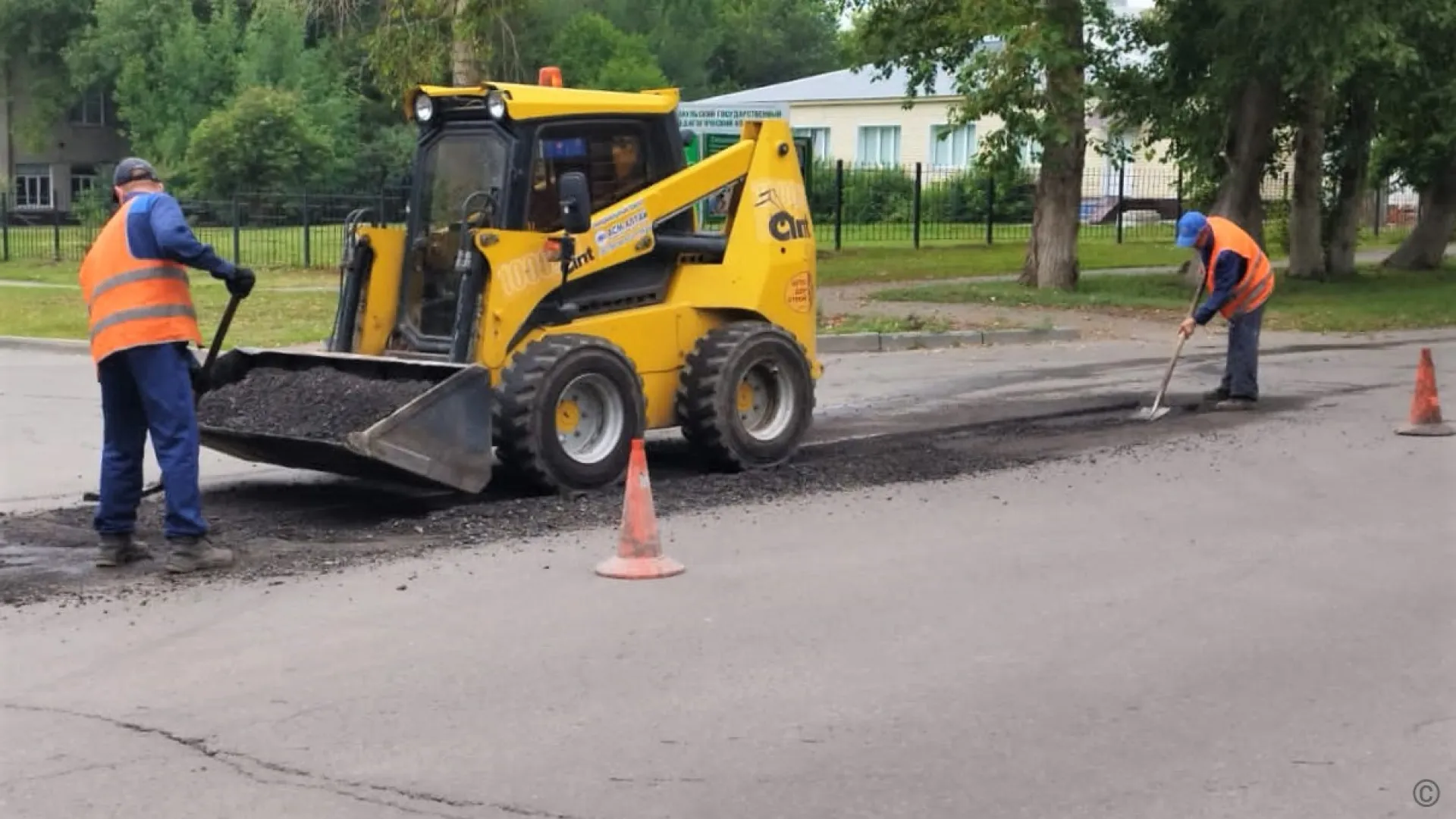 Более 33 тысяч квадратных метров дорог заасфальтировали в Барнауле Более 33 тысяч квадратных метров дорог заасфальтировали в Барнауле