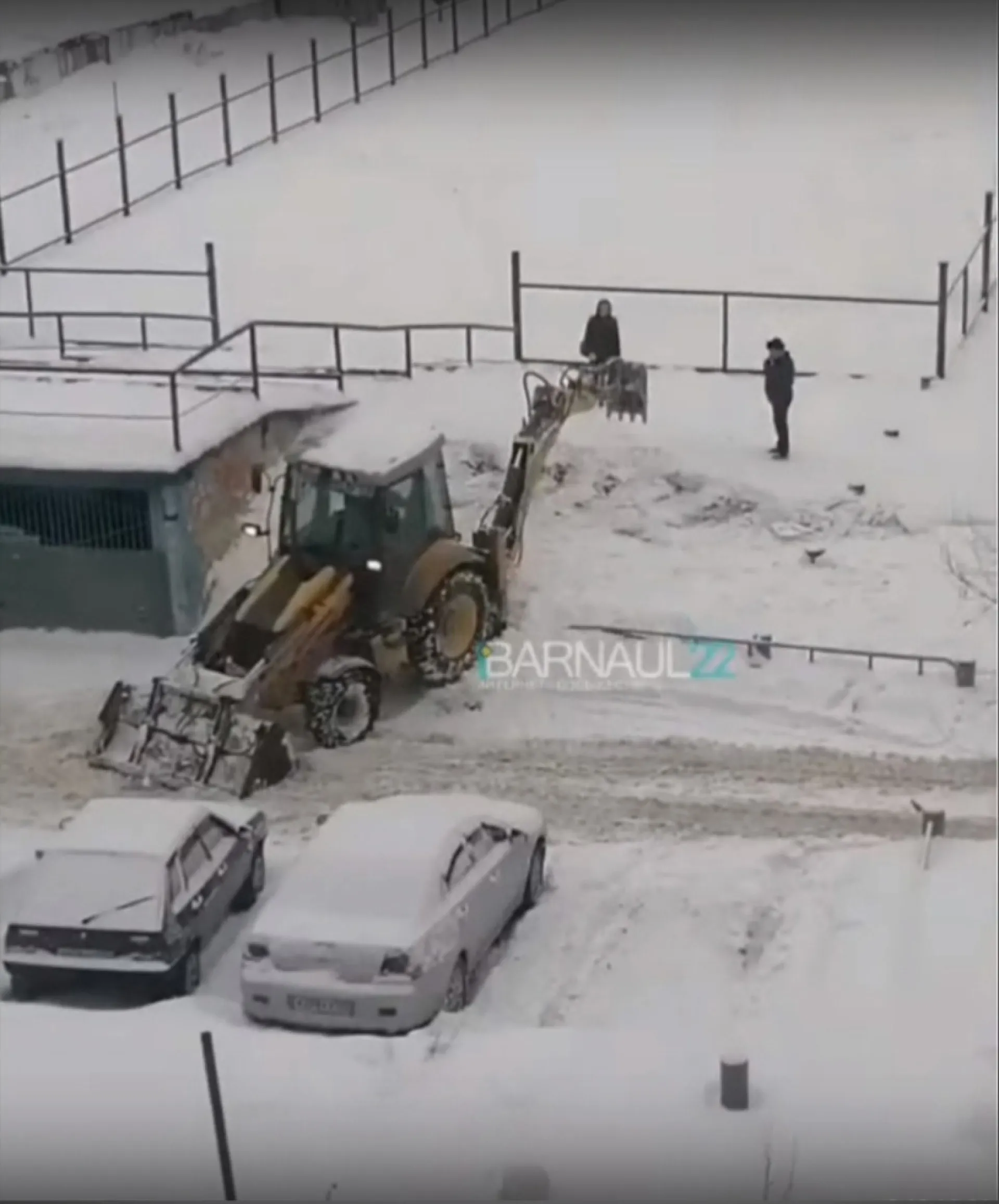 В Барнауле снесли ещё одну ледяную горку