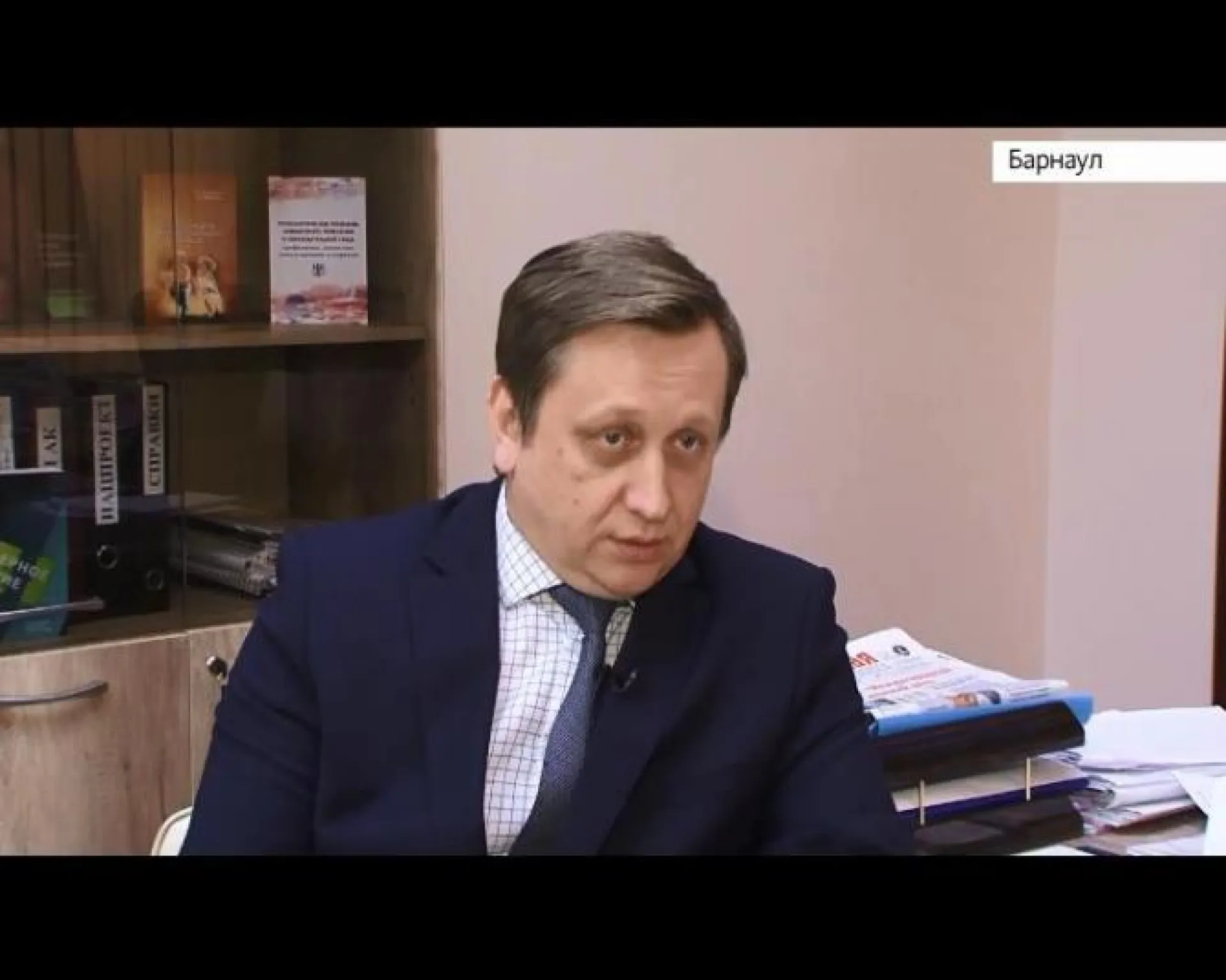 Видео: министр образования Алтайского края прокомментировал ситуацию с увольнением учительницы