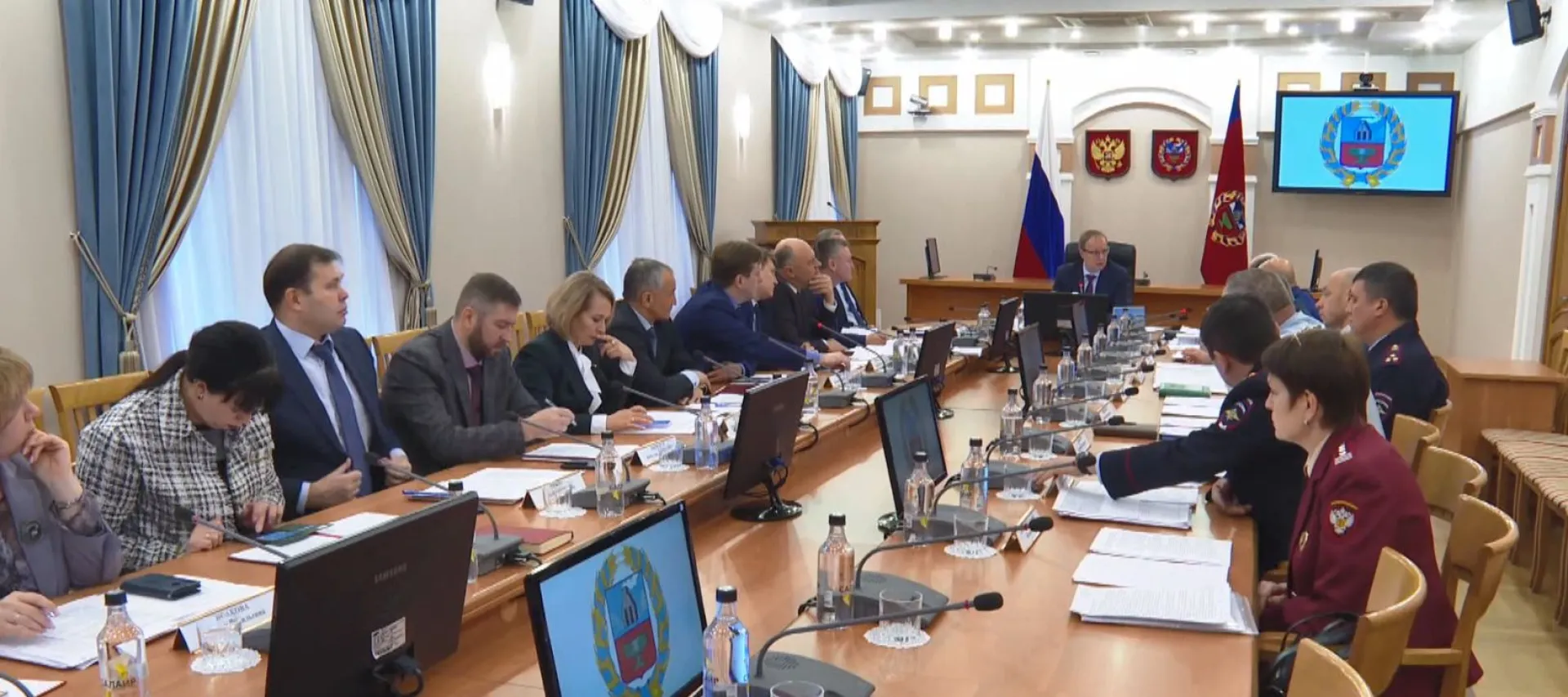 Губернатор Алтайского края провел заседание антинаркотической комиссии Губернатор Алтайского края провел заседание антинаркотической комиссии