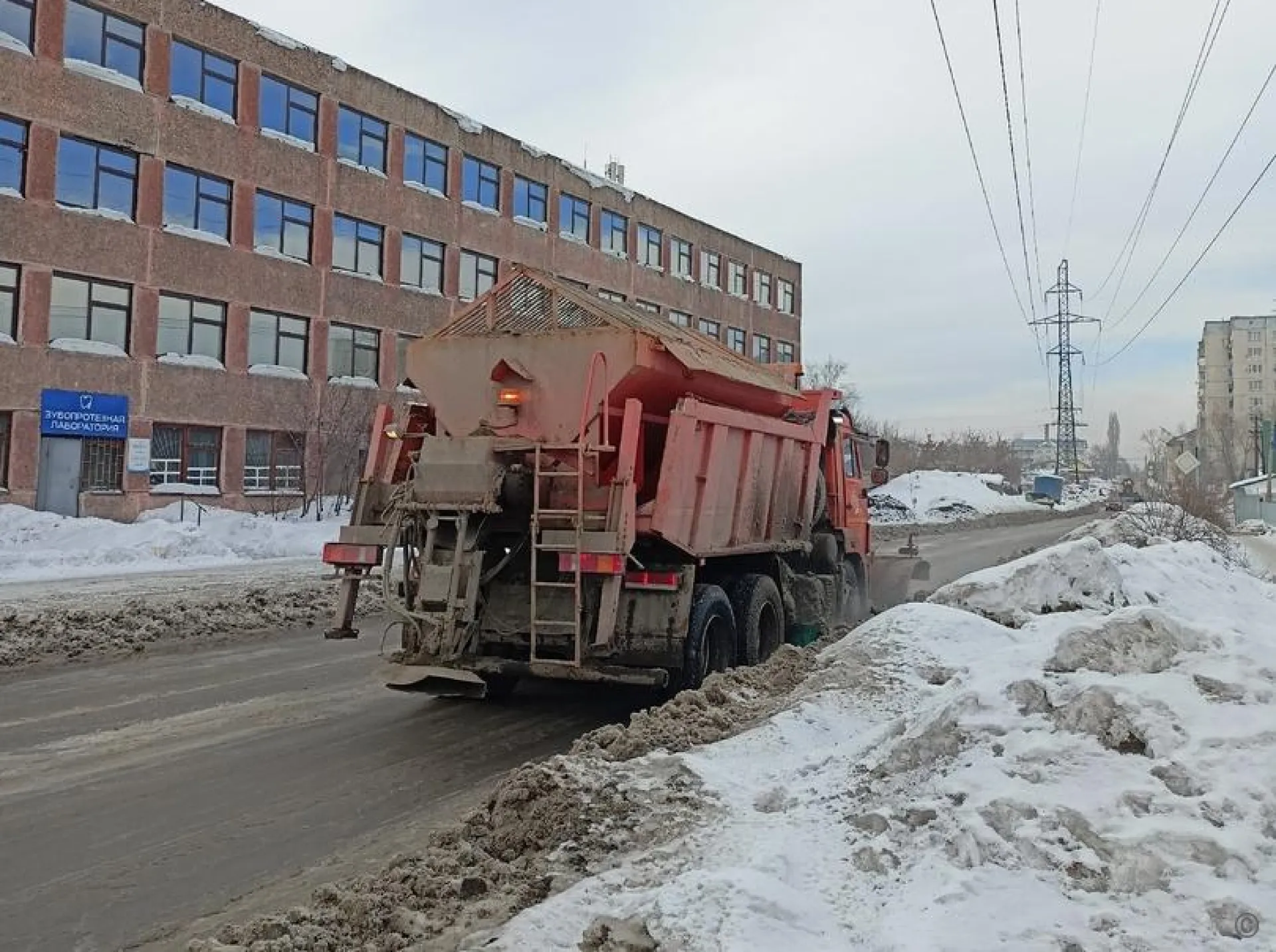 В Центральном районе Барнаула устраняют повреждение водопроводной трубы В Центральном районе Барнаула устраняют повреждение водопроводной трубы