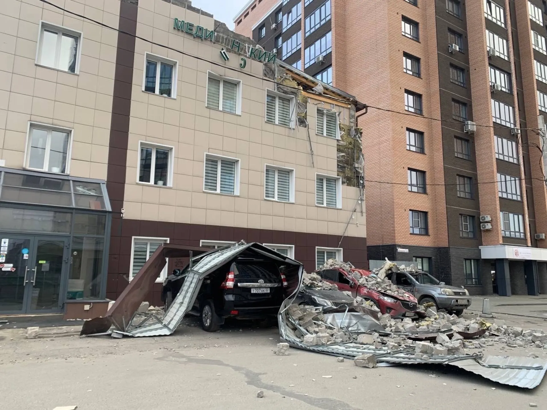 Губернатор Виктор Томенко: 16 человек пострадали от урагана в Алтайском крае Губернатор Виктор Томенко: 16 человек пострадали от урагана в Алтайском крае