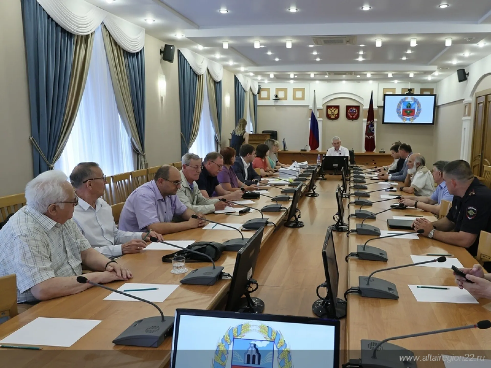 В правительстве Алтайского края состоялось заседание комиссии по наградам В правительстве Алтайского края состоялось заседание комиссии по наградам