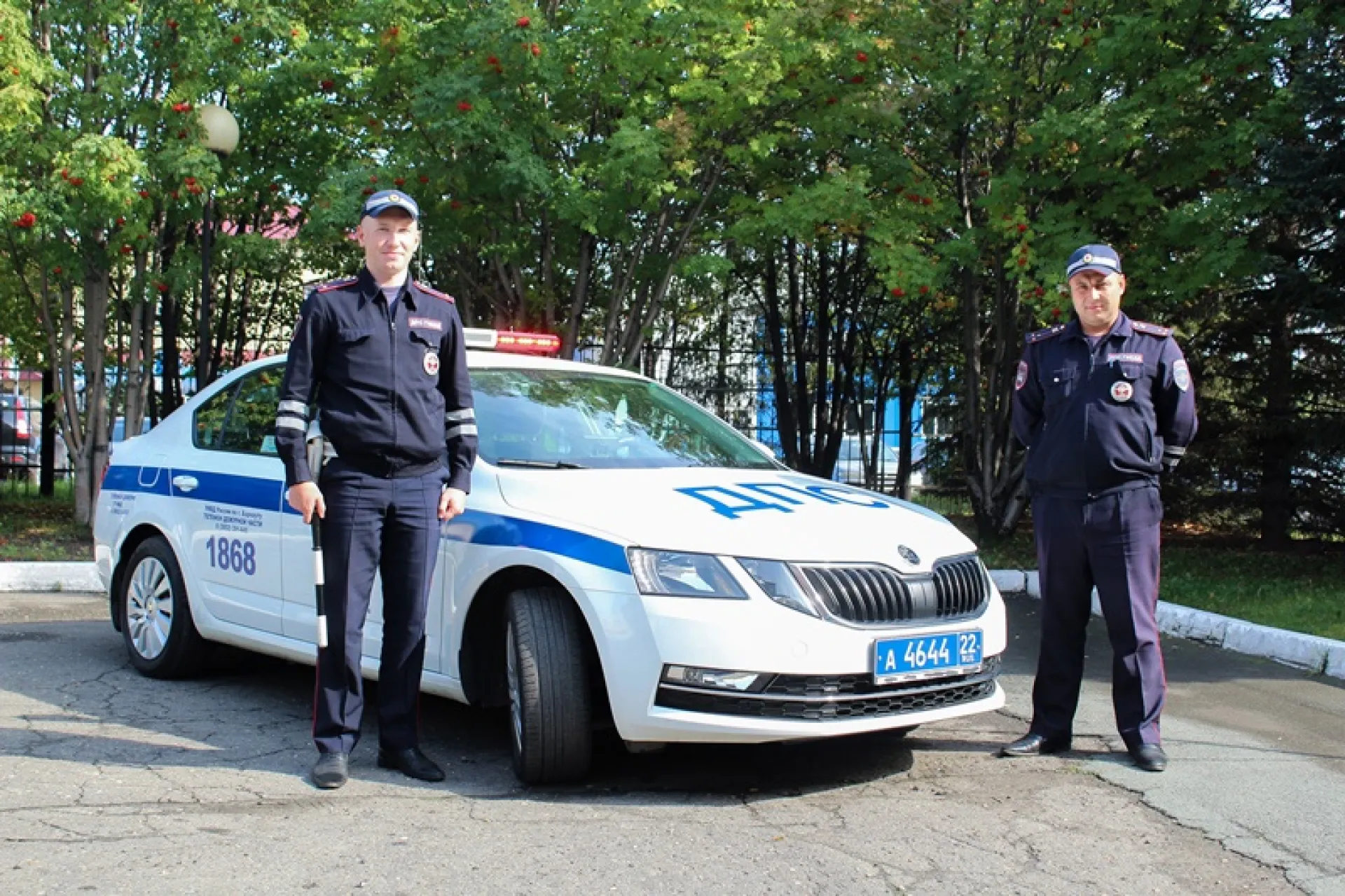 Сотрудники ДПС помогли барнаульцу добраться до больного ребенка Сотрудники ДПС помогли барнаульцу добраться до больного ребенка