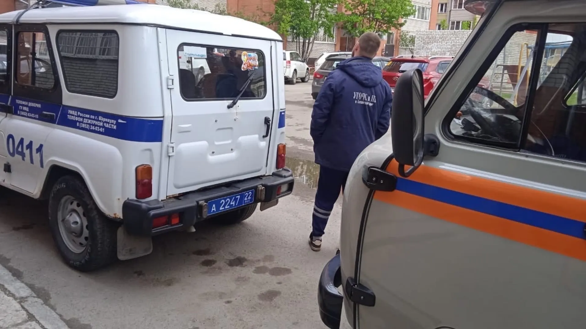 Двух пенсионеров, заблокированных в собственной квартире, спасли в Алтайском крае Двух пенсионеров, заблокированных в собственной квартире, спасли в Алтайском крае