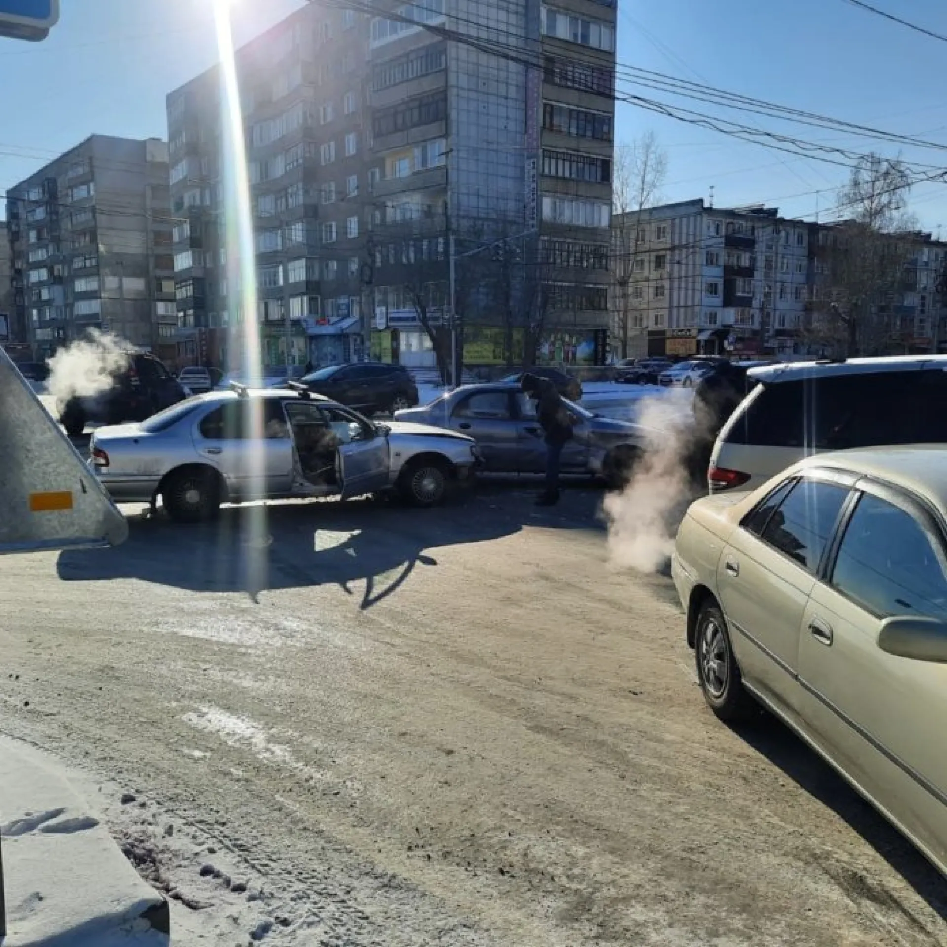 Четыре автомобиля разбились на перекрёстке с неработающим светофором в Бийске Четыре автомобиля разбились на перекрёстке с неработающим светофором в Бийске
