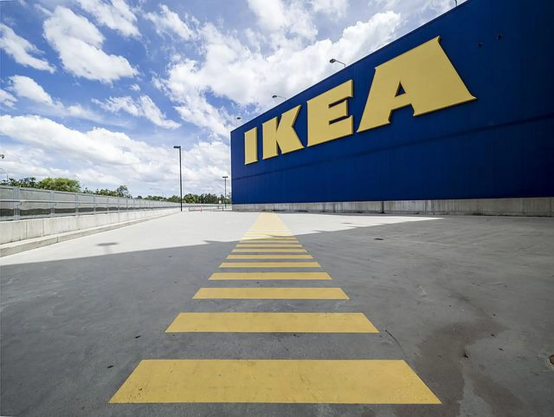 IKEA продлила выплаты зарплат своим сотрудникам IKEA продлила выплаты зарплат своим сотрудникам