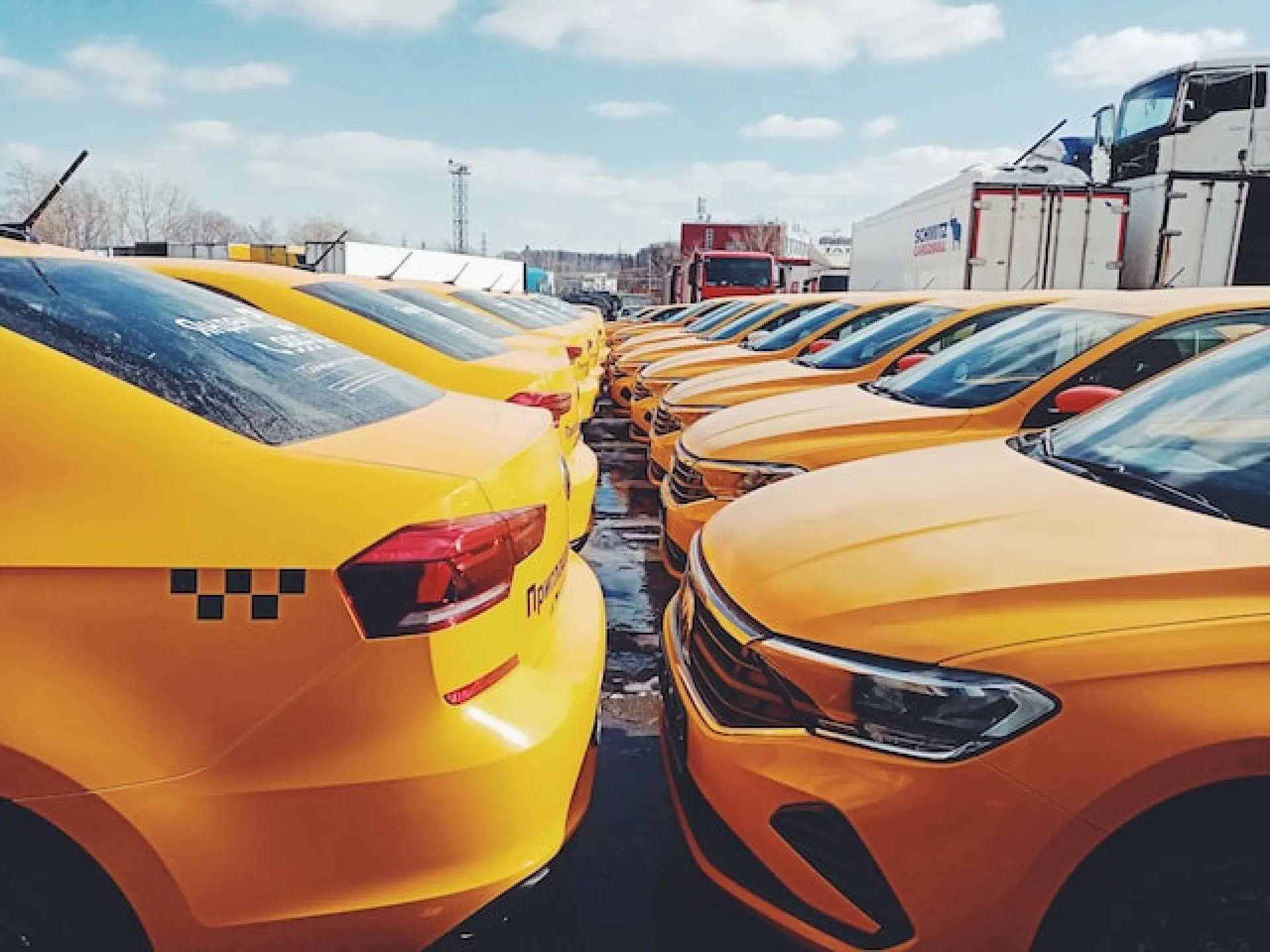 Два автомобиля такси попали в серьёзное ДТП в Барнауле Два автомобиля такси попали в серьёзное ДТП в Барнауле