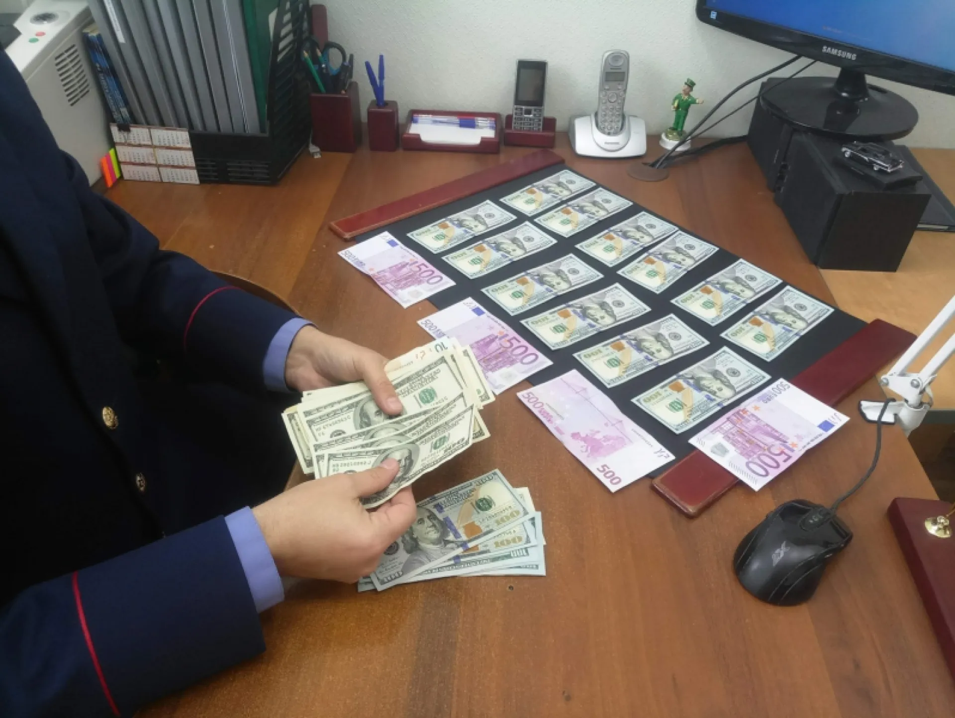 Восемь лет и месяц колонии строгого режима получил бывший заминистра строительства и ЖКХ Алтайского края Андрей Голубцов Восемь лет и месяц колонии строгого режима получил бывший заминистра строительства и ЖКХ Алтайского края Андрей Голубцов
