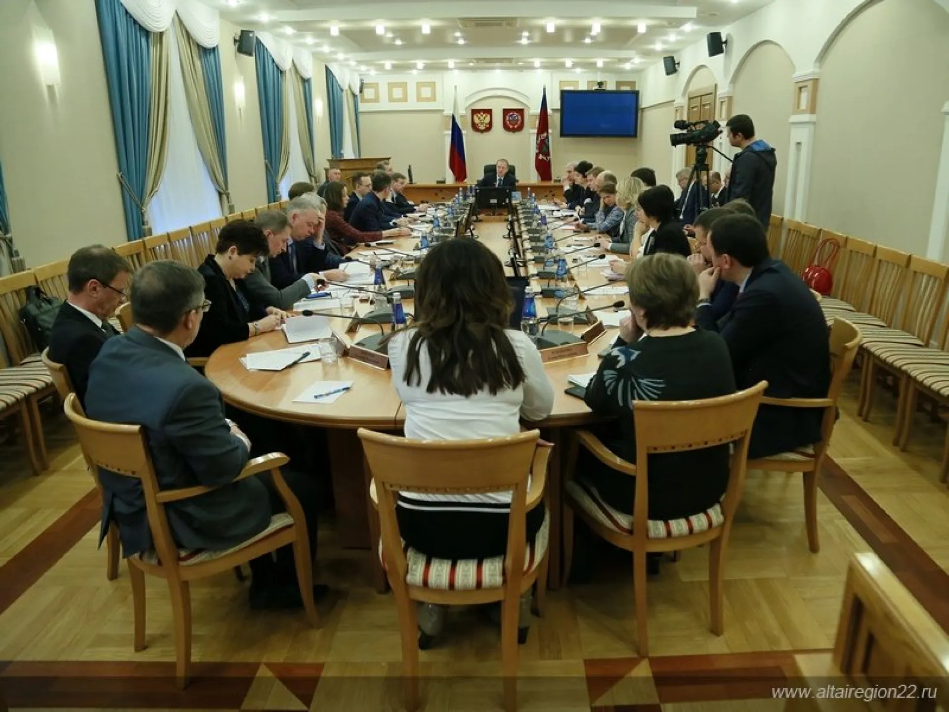 Виктор Томенко поручил усилить темпы очистки дорог от снега в праздничные дни Виктор Томенко поручил усилить темпы очистки дорог от снега в праздничные дни