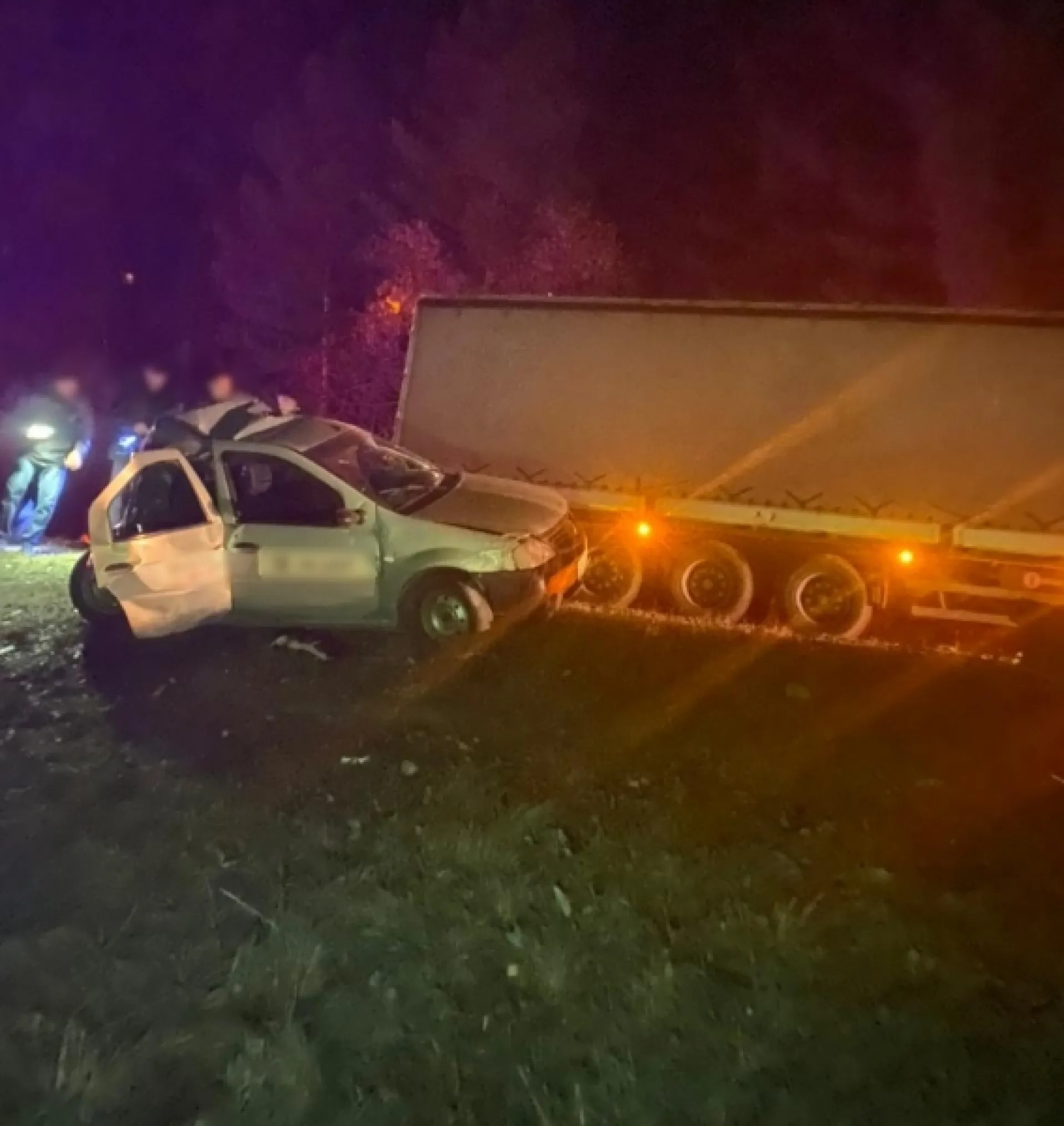 Два человека погибли в ДТП с грузовиком на трассе Алтая Два человека погибли в ДТП с грузовиком на трассе Алтая