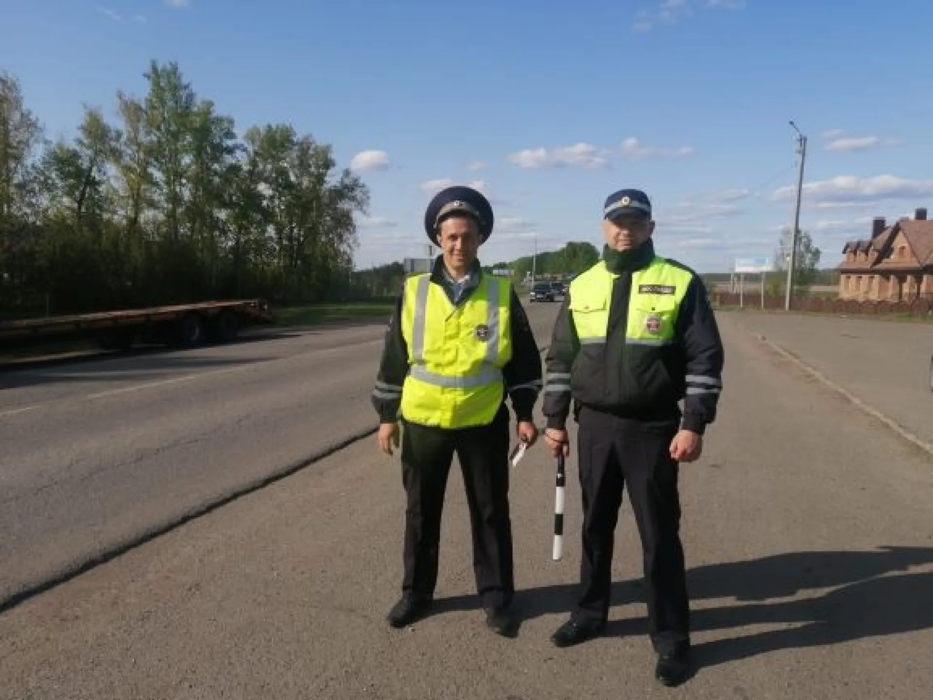 Водителю с инсультом помогли полицейские в Алтайском крае Водителю с инсультом помогли полицейские в Алтайском крае