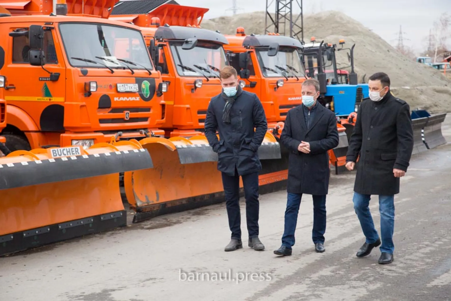 Мэр Барнаула проверил готовность городской снегоуборочной техники Мэр Барнаула проверил готовность городской снегоуборочной техники