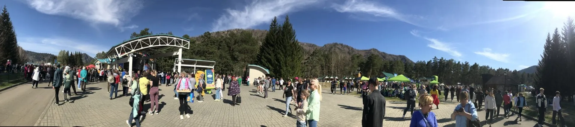 Фестиваль «Цветение маральника» с размахом прошел на Бирюзовой Катуни, приняв 40 тысяч зрителей Фестиваль «Цветение маральника» с размахом прошел на Бирюзовой Катуни, приняв 40 тысяч зрителей