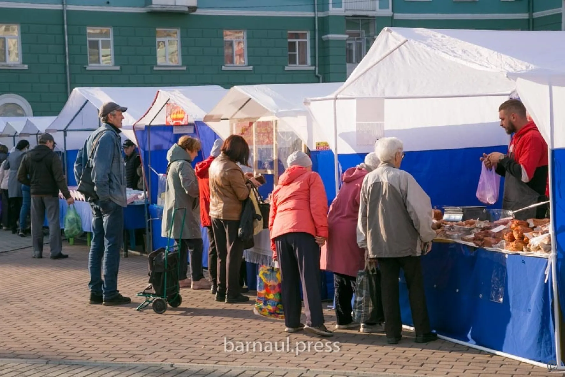 Стало известно, когда проведут первую в году продуктовую ярмарку в Барнауле Стало известно, когда проведут первую в году продуктовую ярмарку в Барнауле