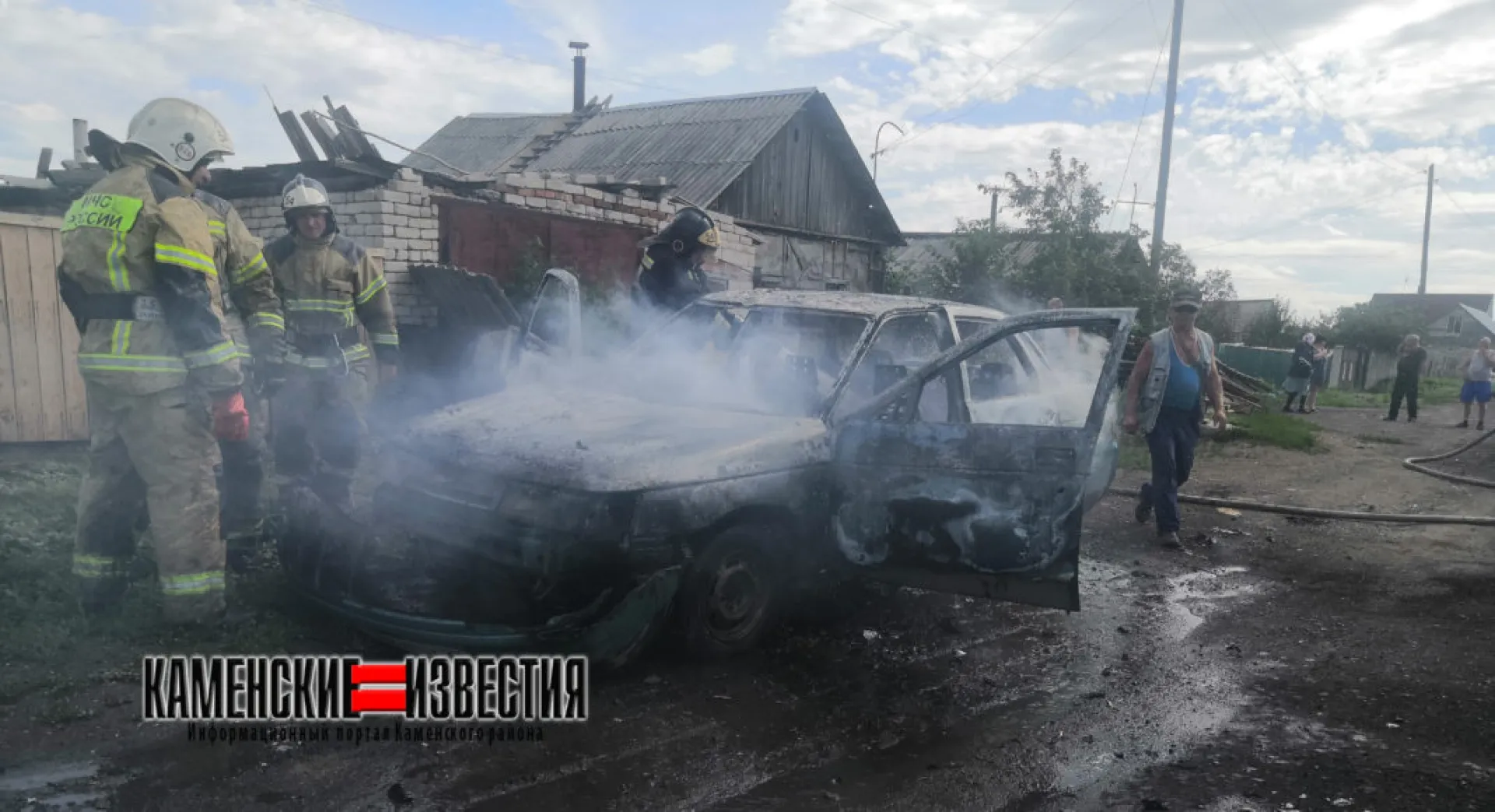 Автомобиль сгорел в Камне-на-Оби Автомобиль сгорел в Камне-на-Оби