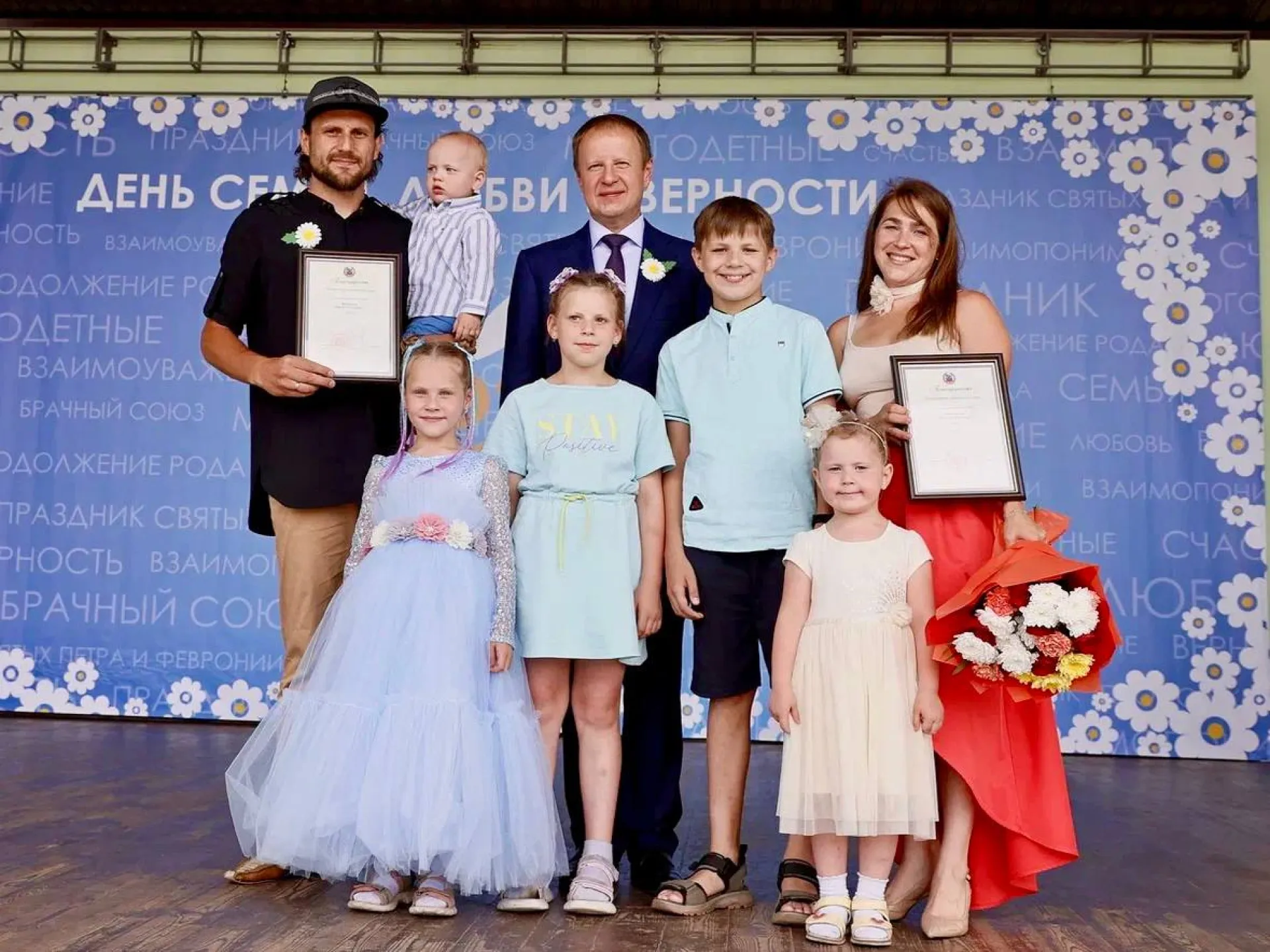 Несколько семей из Алтайского края получили ордена «Родительская слава» Несколько семей из Алтайского края получили ордена «Родительская слава»