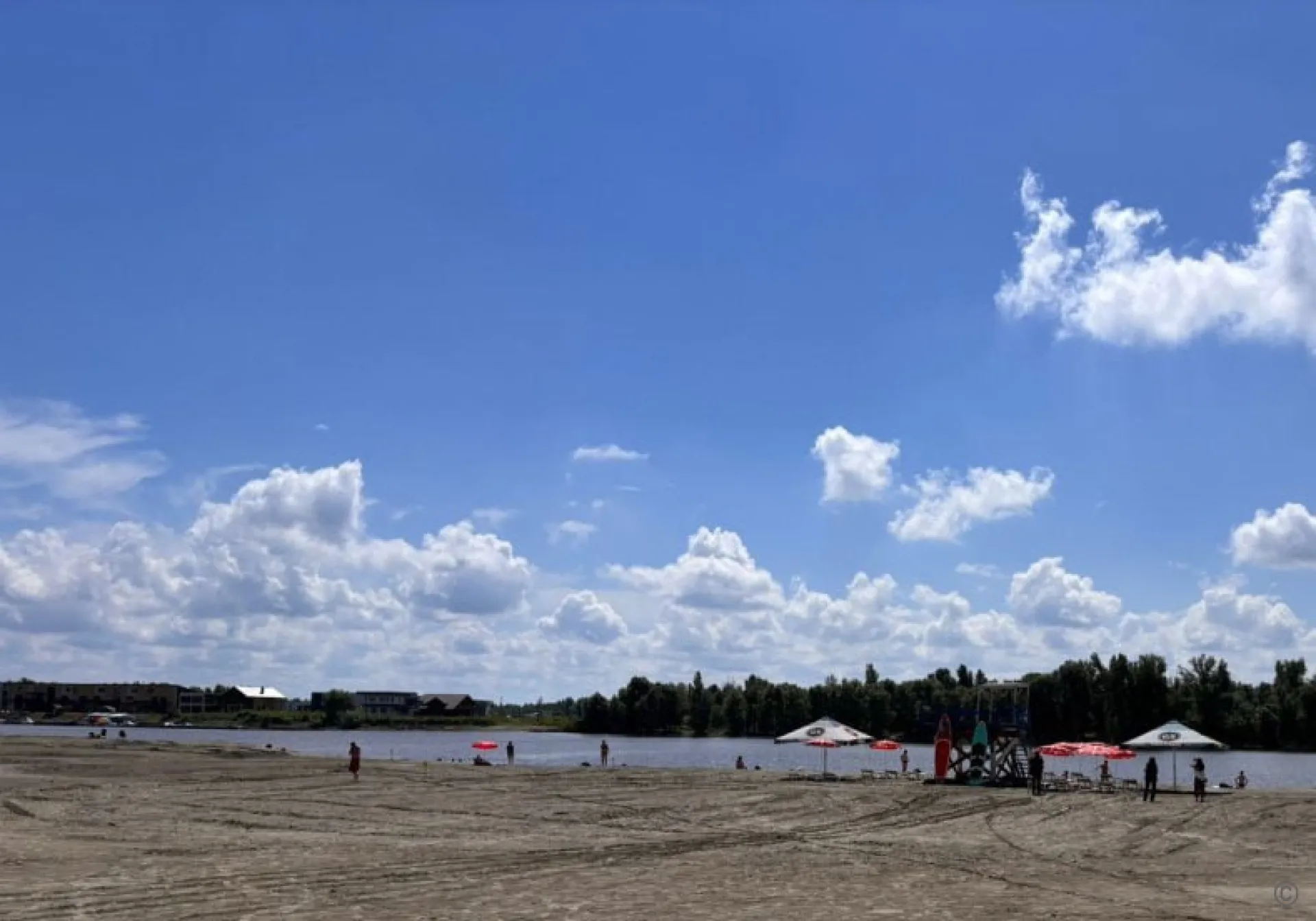 Городской пляж официально открыли в Барнауле Городской пляж официально открыли в Барнауле