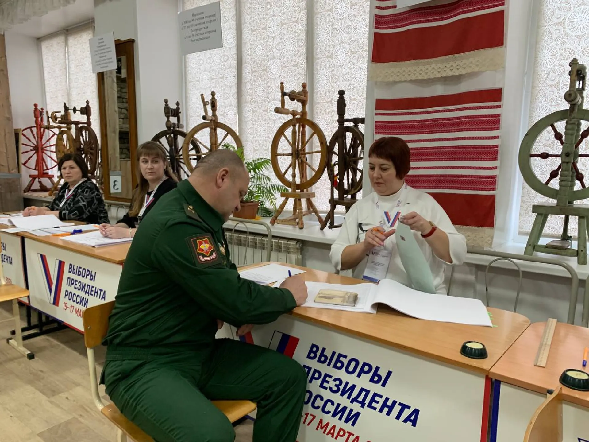 Владимир Громов проголосовал на выборах президента России Владимир Громов проголосовал на выборах президента России