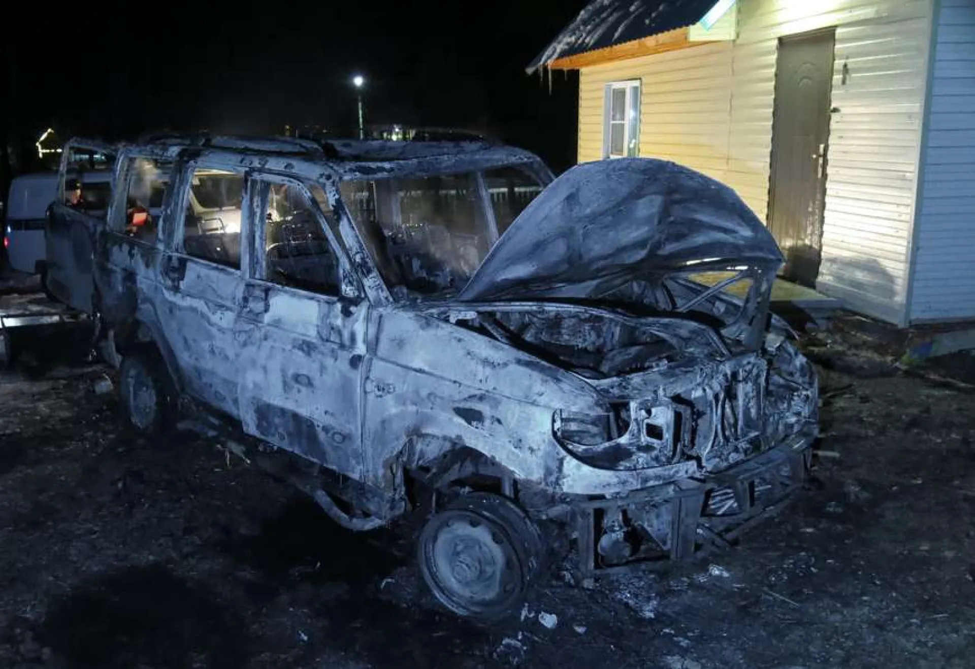 Поджогом автомобиля закончились разборки двух новосибирцев на Алтае Поджогом автомобиля закончились разборки двух новосибирцев на Алтае