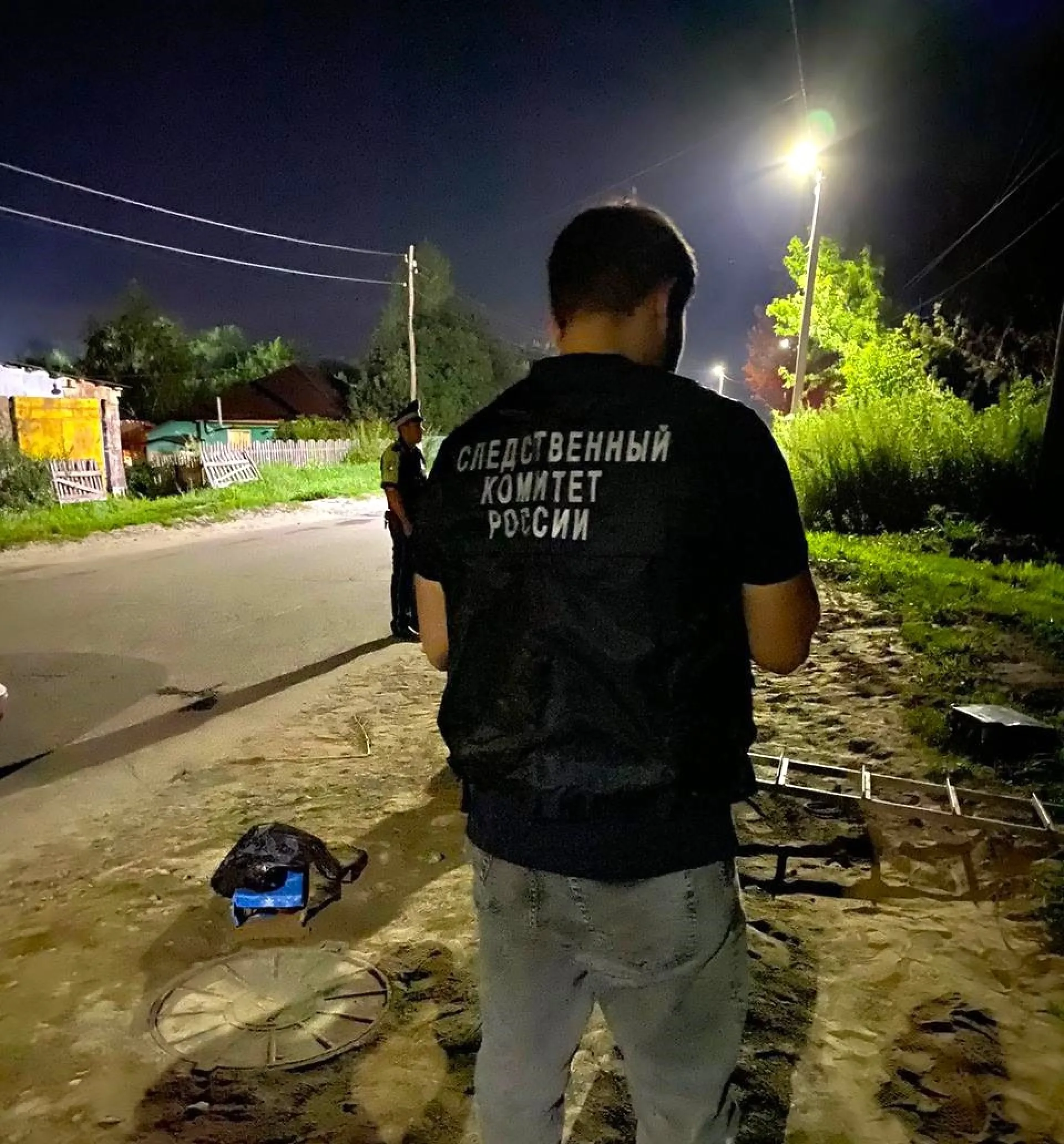 Мужчина и подросток задохнулись на дне водопроводного колодца в Троицком районе Мужчина и подросток задохнулись на дне водопроводного колодца в Троицком районе