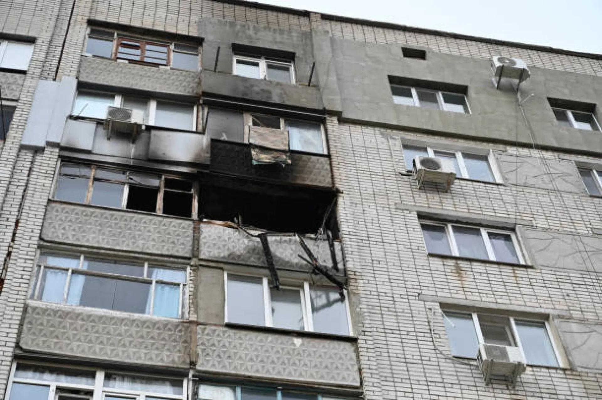 Сотрудники МЧС потушили пожар и спасли пять человек в Барнауле Сотрудники МЧС потушили пожар и спасли пять человек в Барнауле