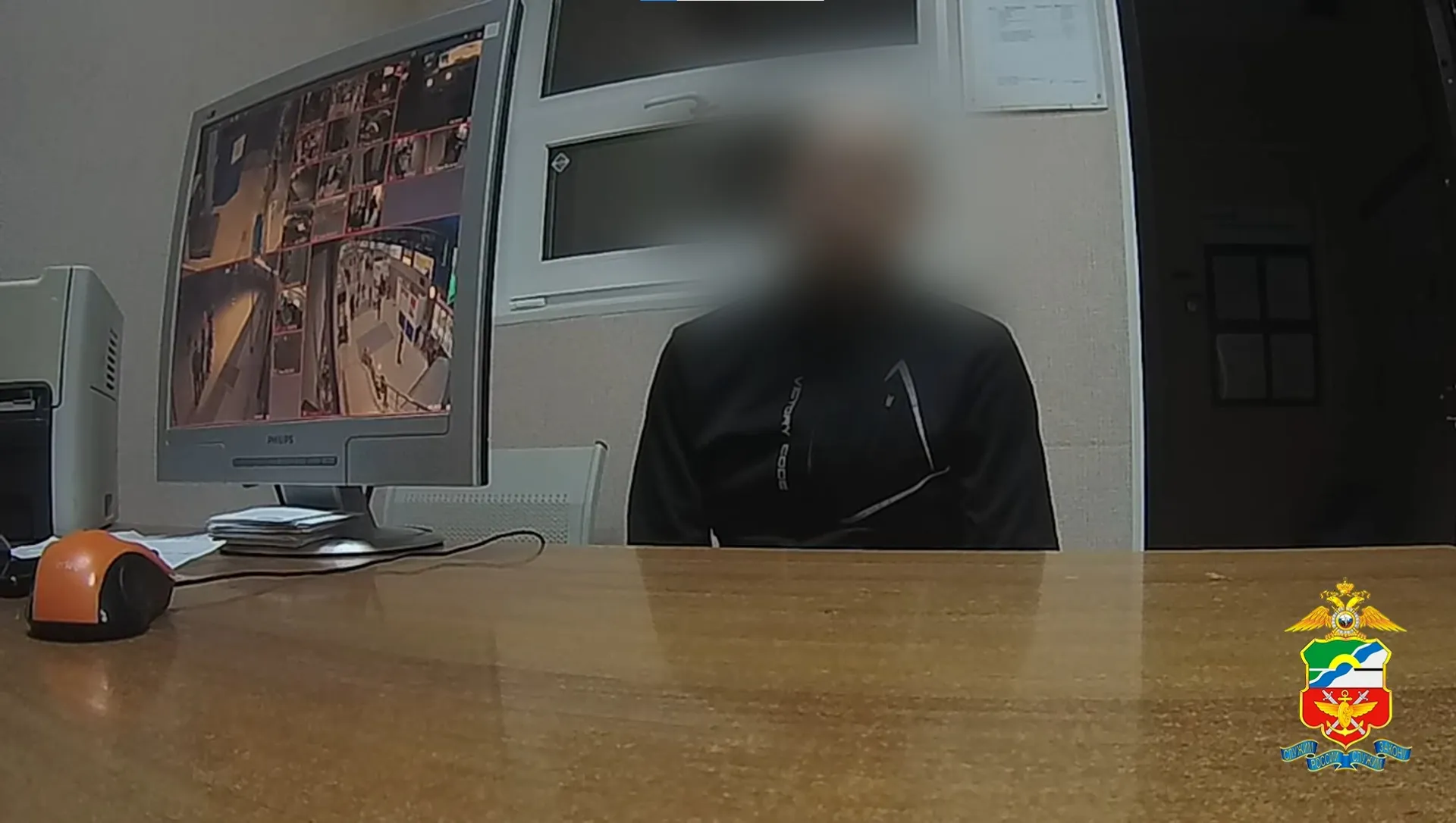 Пьяный мужчина устроил дебош на борту самолета «Москва – Барнаул» Пьяный мужчина устроил дебош на борту самолета «Москва – Барнаул»