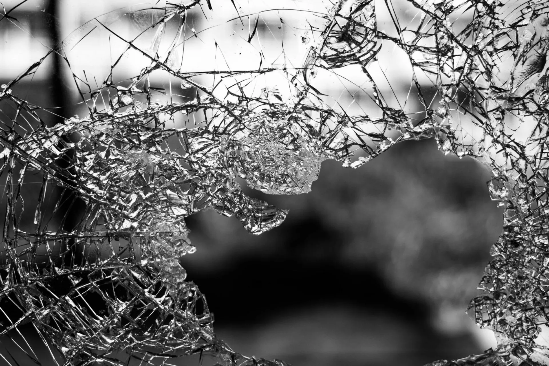 Барнаульца будут судить за порчу городских остановок