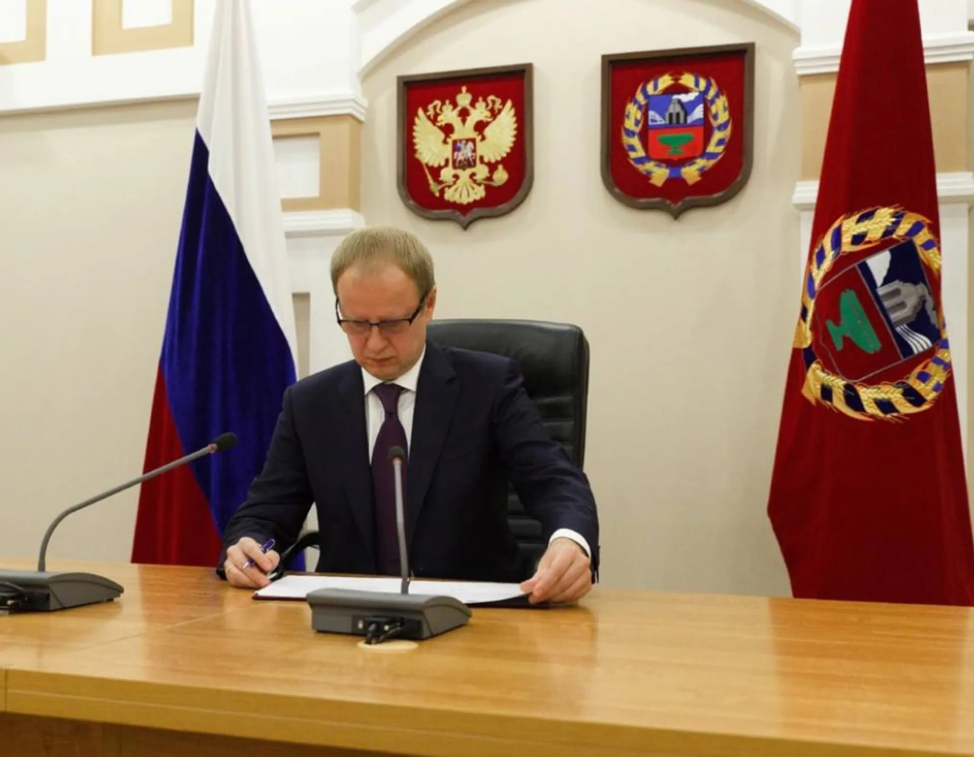 Виктор Томенко отправил в отставку правительство Алтайского края Виктор Томенко отправил в отставку правительство Алтайского края