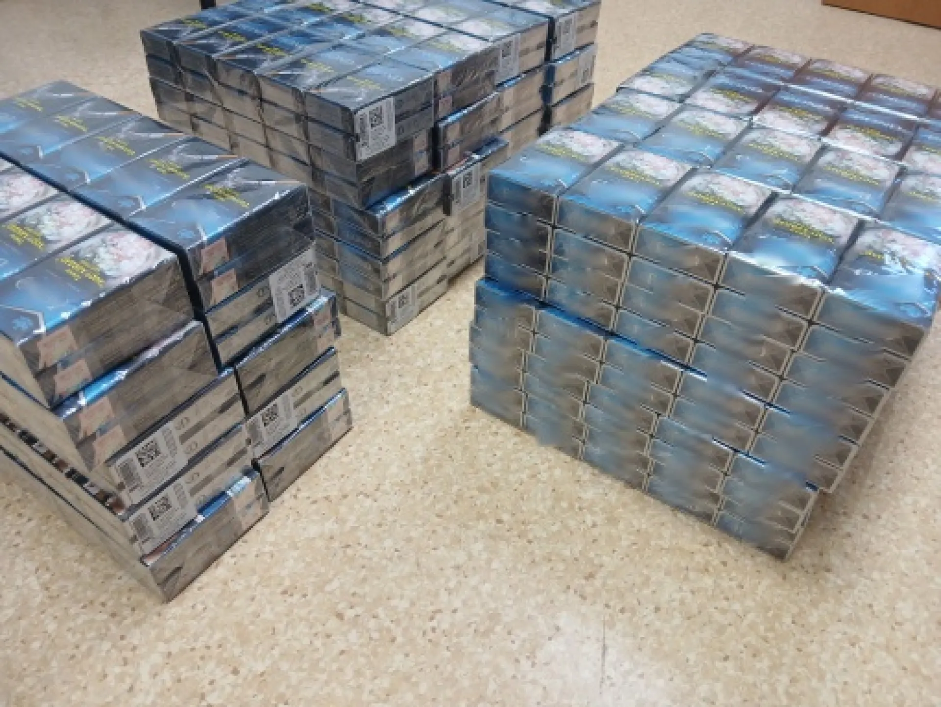 Ввоз 500 пачек нелегальных сигарет предотвратили на Алтае Ввоз 500 пачек нелегальных сигарет предотвратили на Алтае