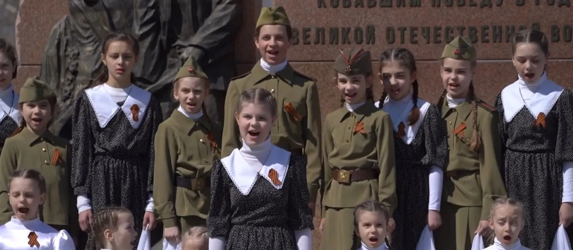Песню «Катюша» исполнили на площади имени Кири Баева в Барнауле Песню «Катюша» исполнили на площади имени Кири Баева в Барнауле