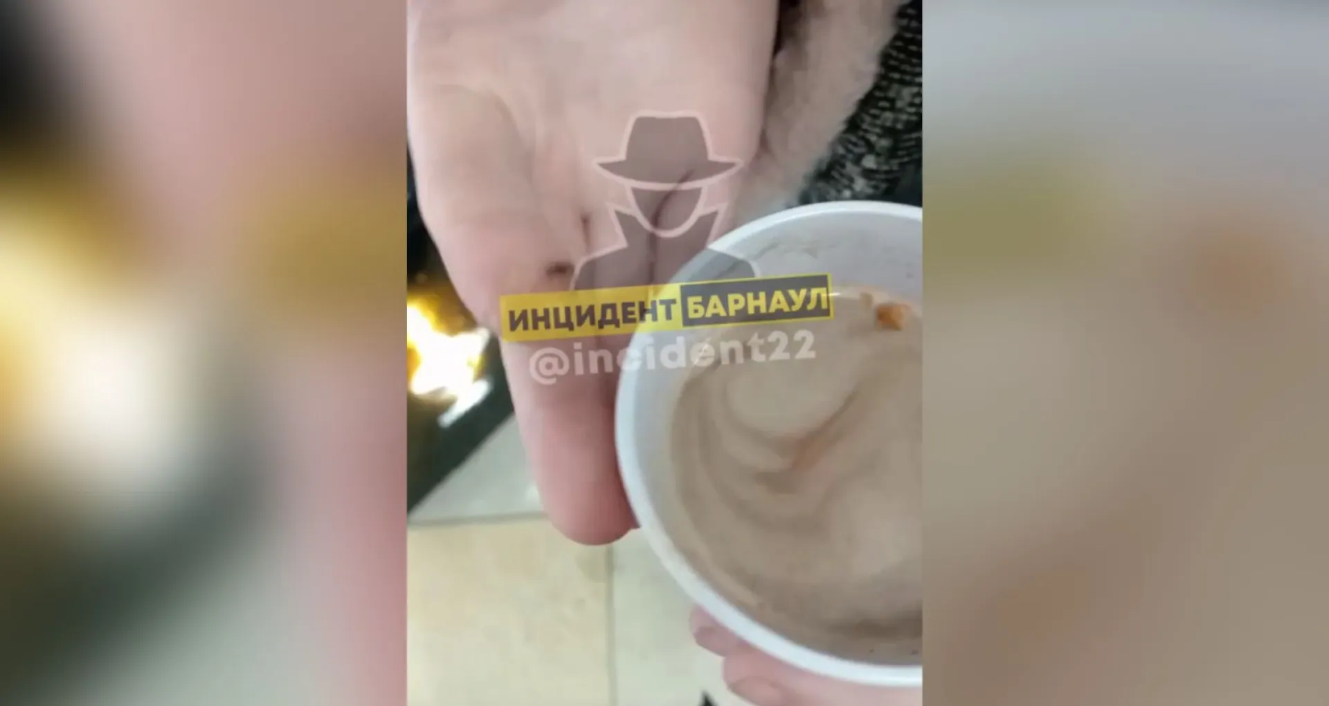 Семью тараканов нашли в кофе в торговом центре Барнаула Семью тараканов нашли в кофе в торговом центре Барнаула