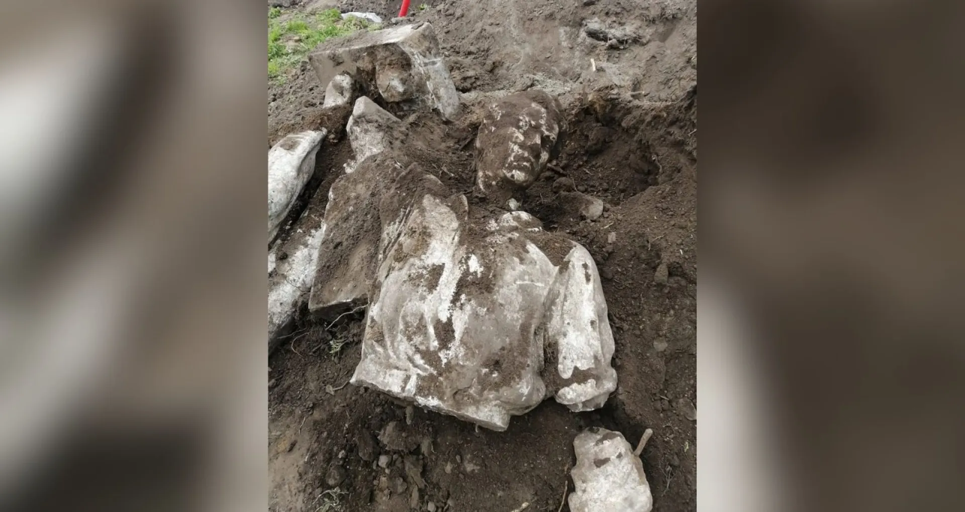 Удивительную находку обнаружили рабочие в парке «Изумрудный» Удивительную находку обнаружили рабочие в парке «Изумрудный»