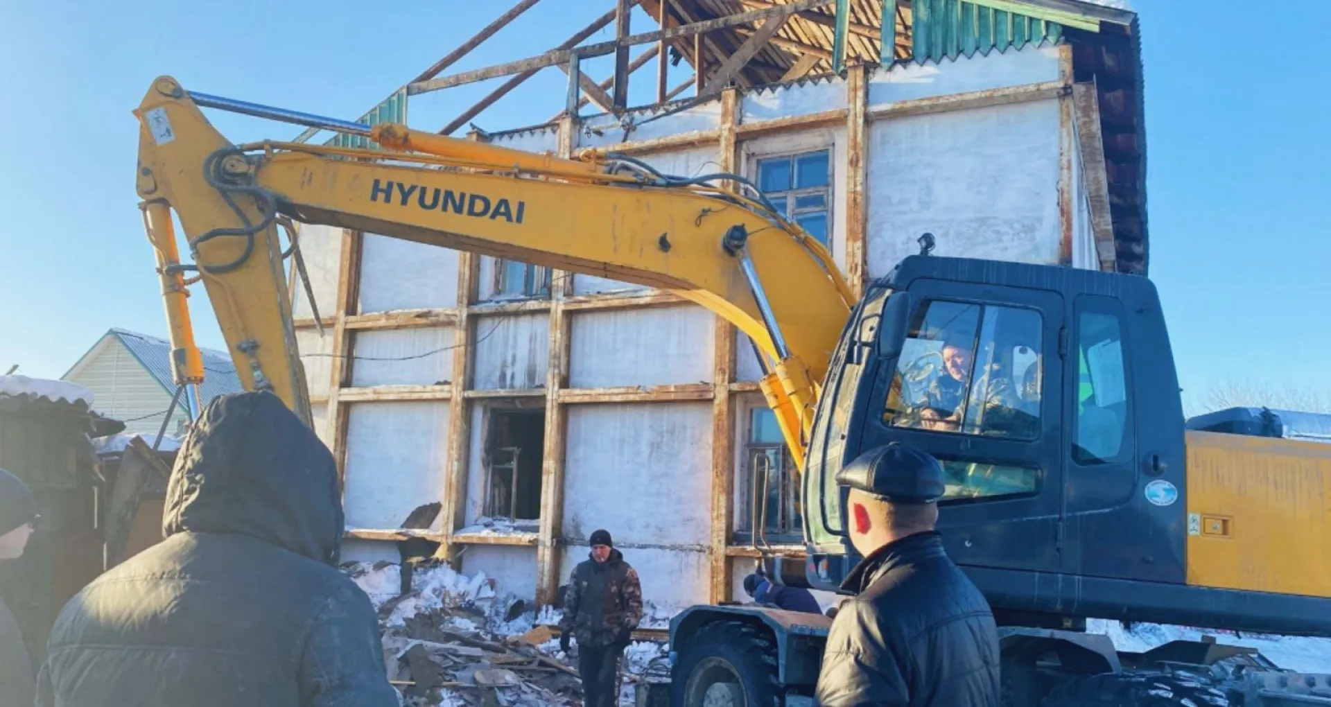 В Барнауле продолжают сносить аварийные дома В Барнауле продолжают сносить аварийные дома