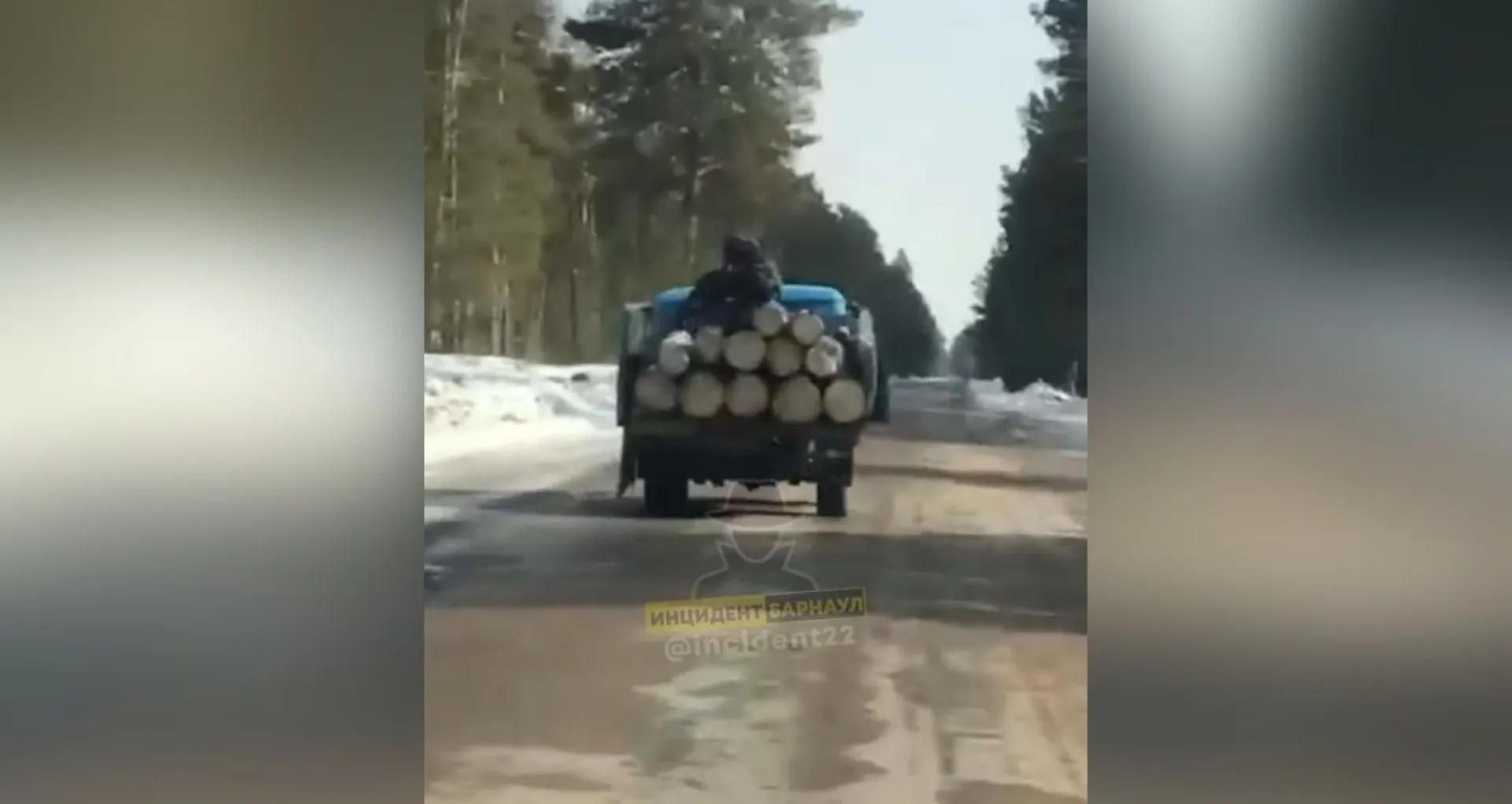 «Пункт назначения по-русски»: очевидец погнался за «чёрными лесорубами» в Алтайском крае «Пункт назначения по-русски»: очевидец погнался за «чёрными лесорубами» в Алтайском крае