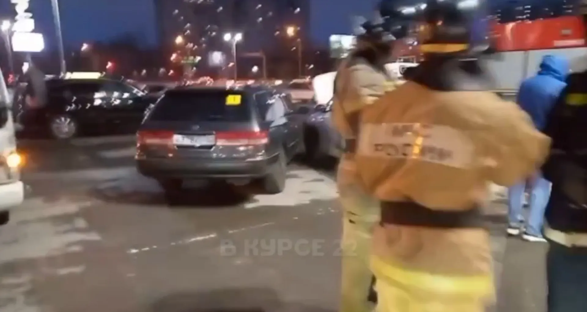 Массовое ДТП произошло возле барнаульского торгового центра Массовое ДТП произошло возле барнаульского торгового центра