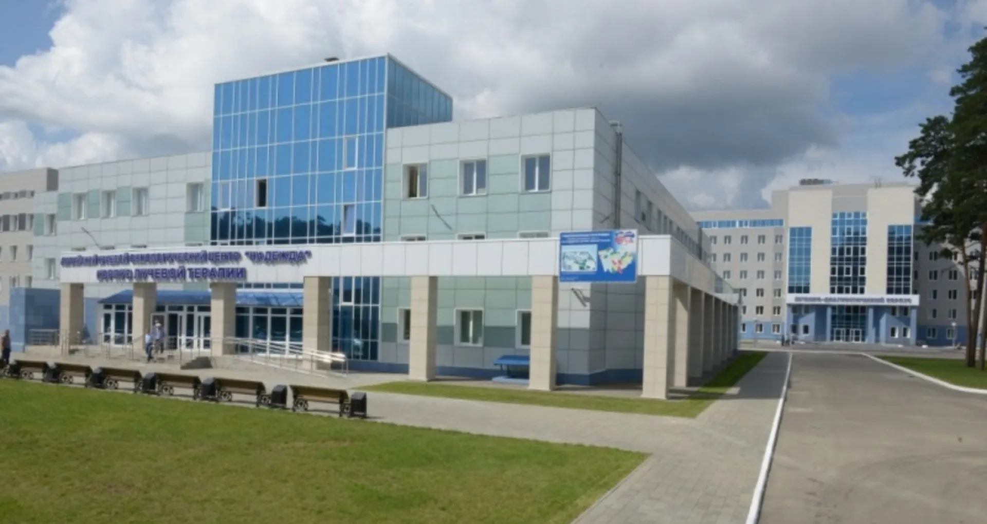 Губернатор Виктор Томенко рассмотрел вопрос об оптимизации торакальных онкологических отделений в краевом онкологическом диспансере Губернатор Виктор Томенко рассмотрел вопрос об оптимизации торакальных онкологических отделений в краевом онкологическом диспансере