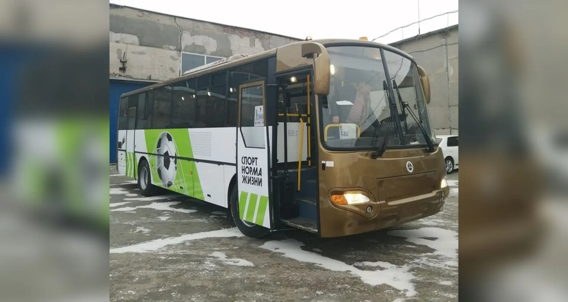 Три спортивные школы Алтайского края получили новые автобусы Три спортивные школы Алтайского края получили новые автобусы