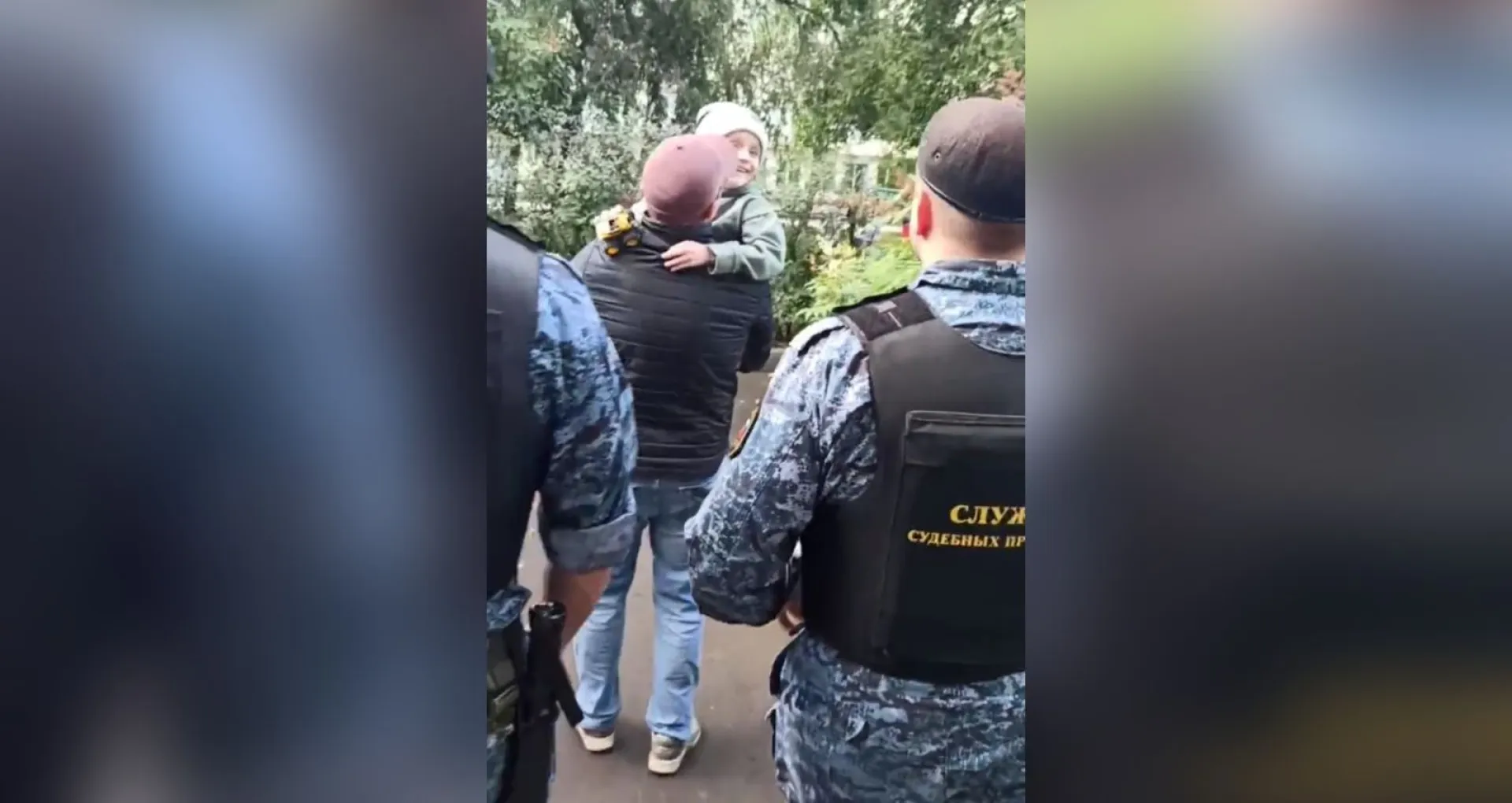 Судебные приставы помогли передать ребёнка на воспитание отцу в Бийске Судебные приставы помогли передать ребёнка на воспитание отцу в Бийске
