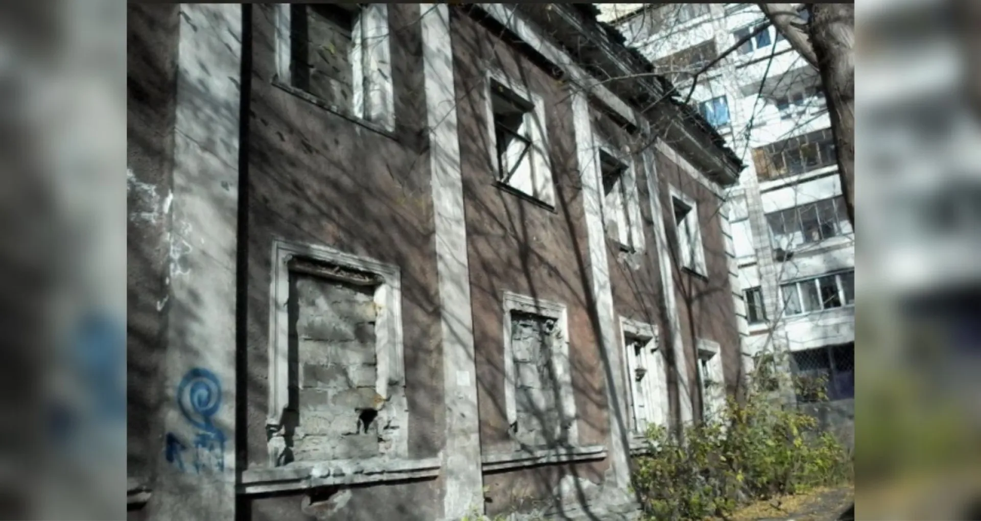 Землю с разрушенным домом около ТРЦ «Пионер» в Барнауле выставят на продажу Землю с разрушенным домом около ТРЦ «Пионер» в Барнауле выставят на продажу