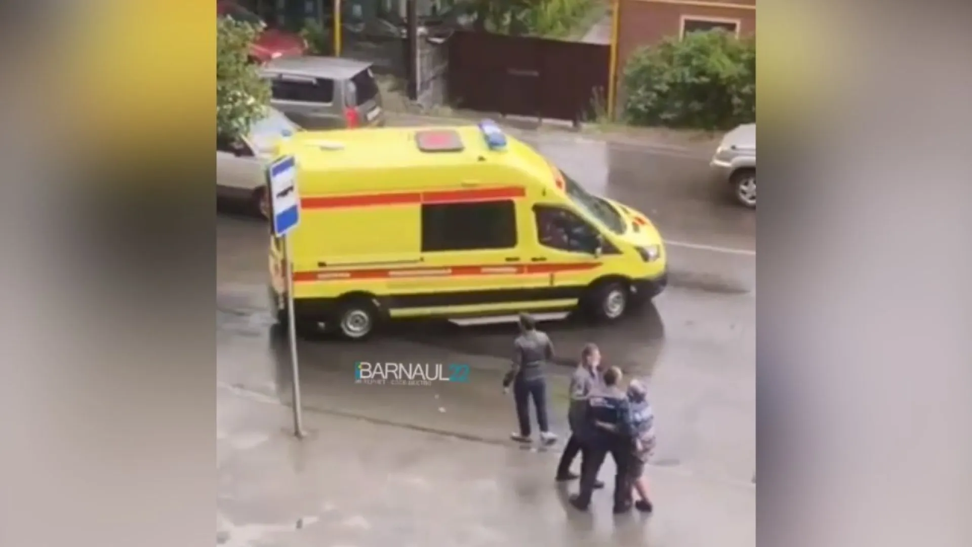 В Барнауле на пешеходном переходе сбили бабушку В Барнауле на пешеходном переходе сбили бабушку