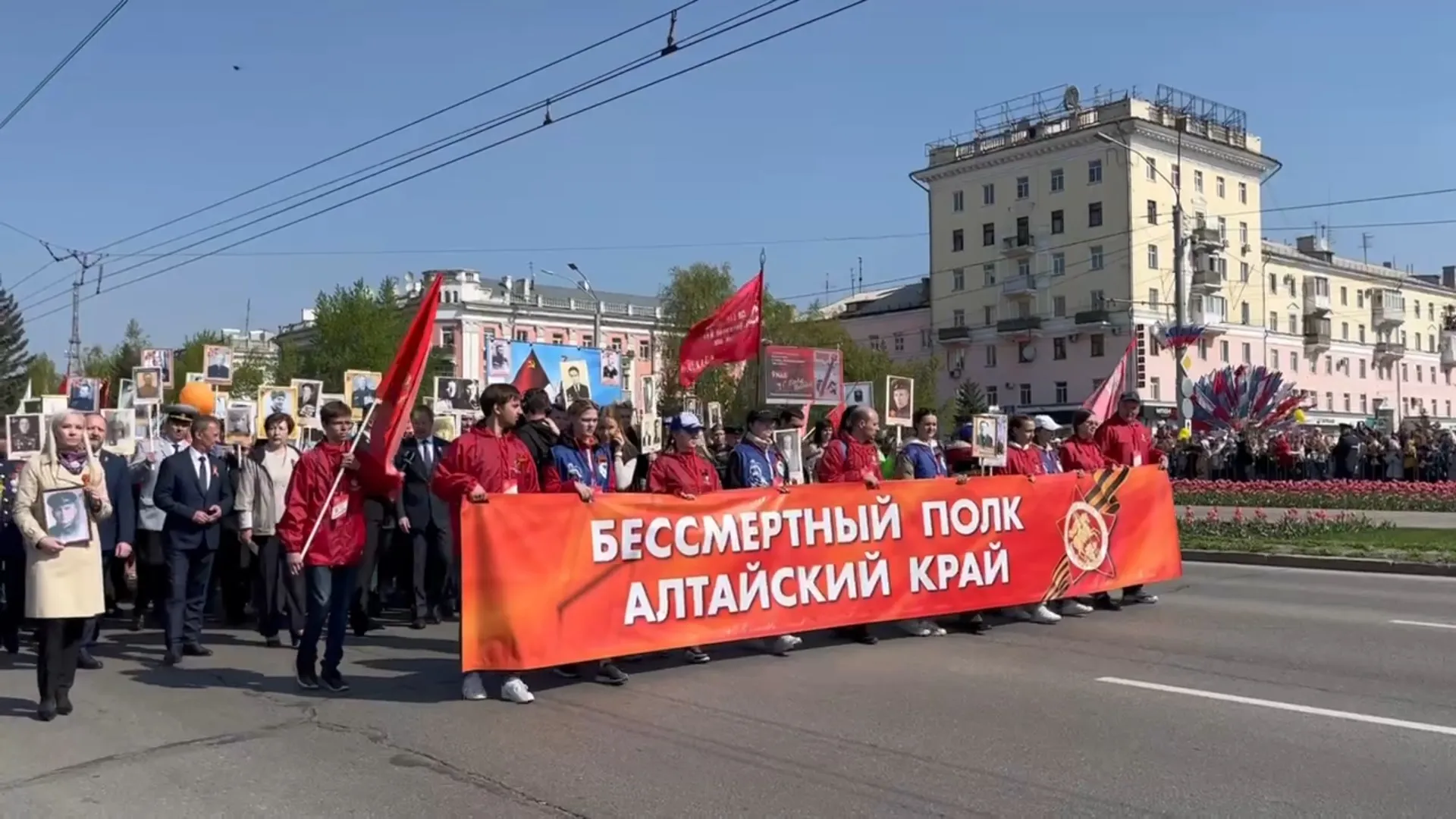 Шествие «Бессмертного полка» началось в Барнауле Шествие «Бессмертного полка» началось в Барнауле