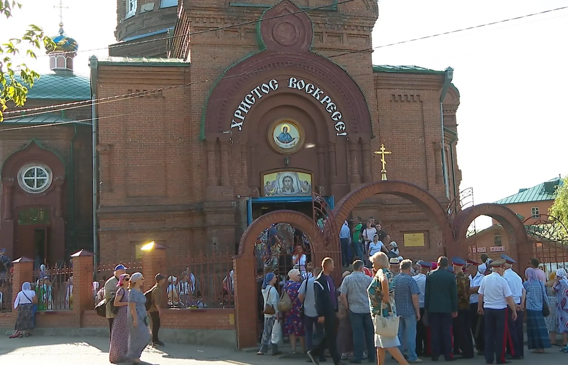 Более 600 паломников идут в село Коробейниково из Барнаула к Казанской иконе Божией Матери Более 600 паломников идут в село Коробейниково из Барнаула к Казанской иконе Божией Матери