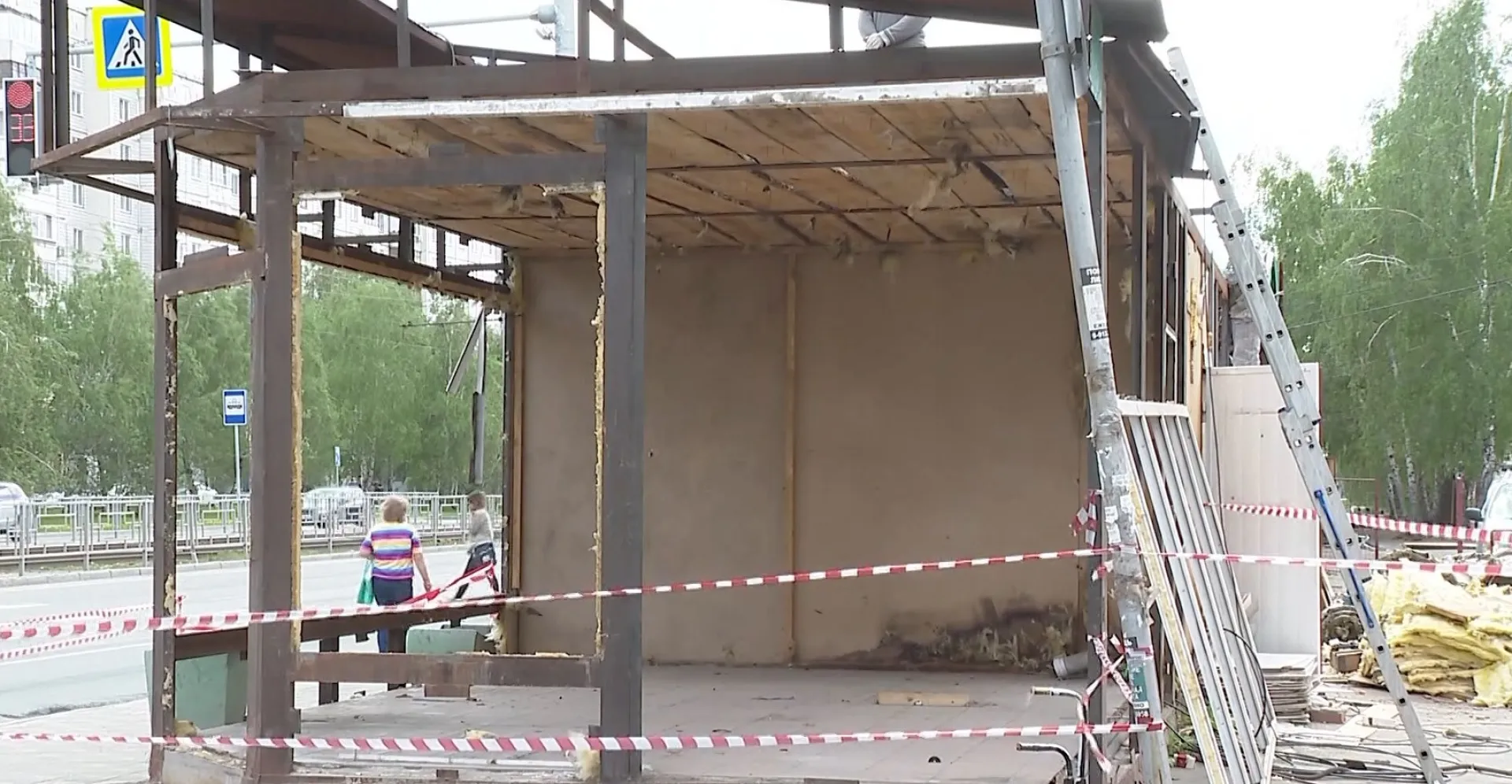 Стало известно, почему в Барнауле сносят ларьки на остановке «Улица Цветочная» Стало известно, почему в Барнауле сносят ларьки на остановке «Улица Цветочная»