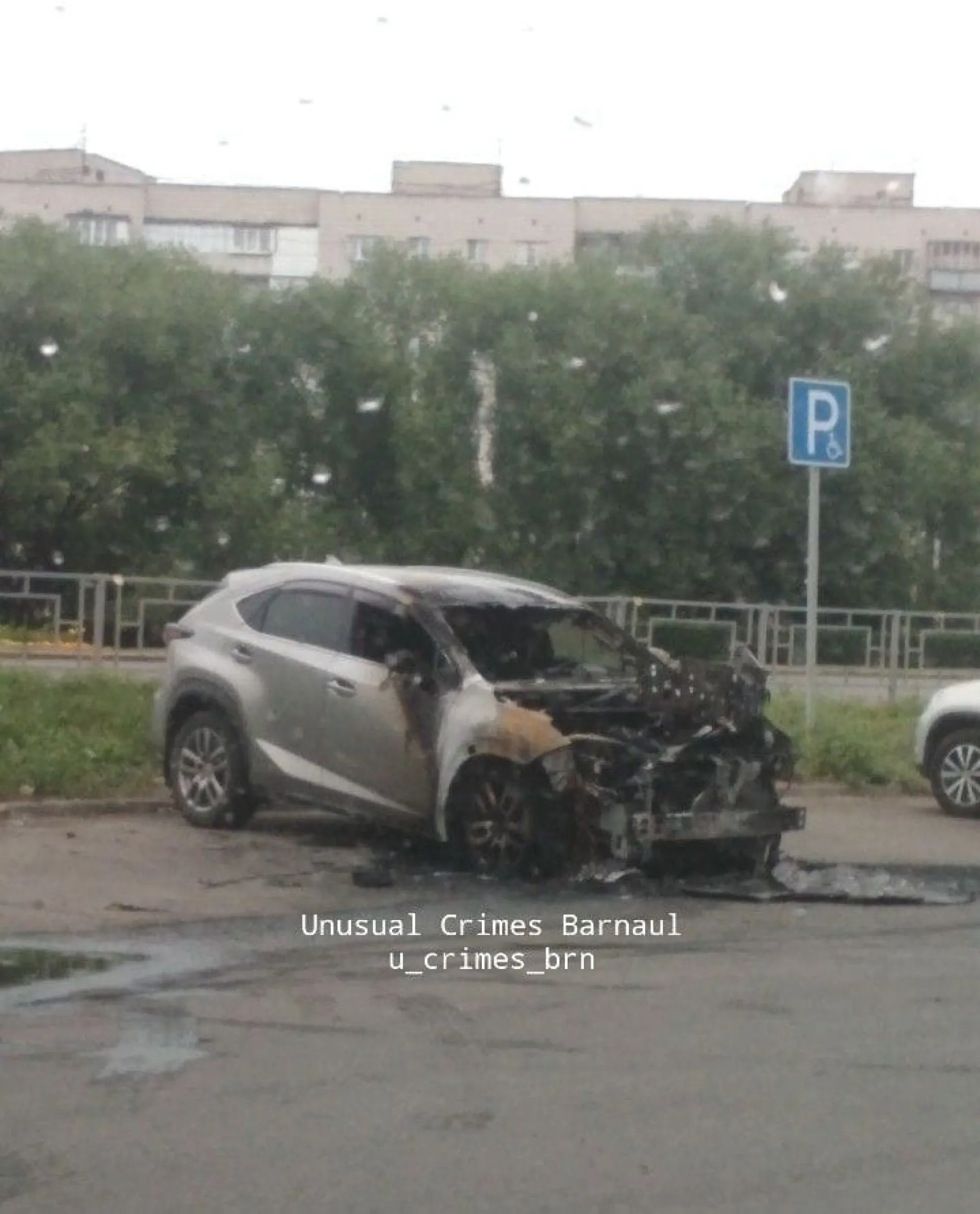 Автомобиль сгорел ночью в Барнауле Автомобиль сгорел ночью в Барнауле