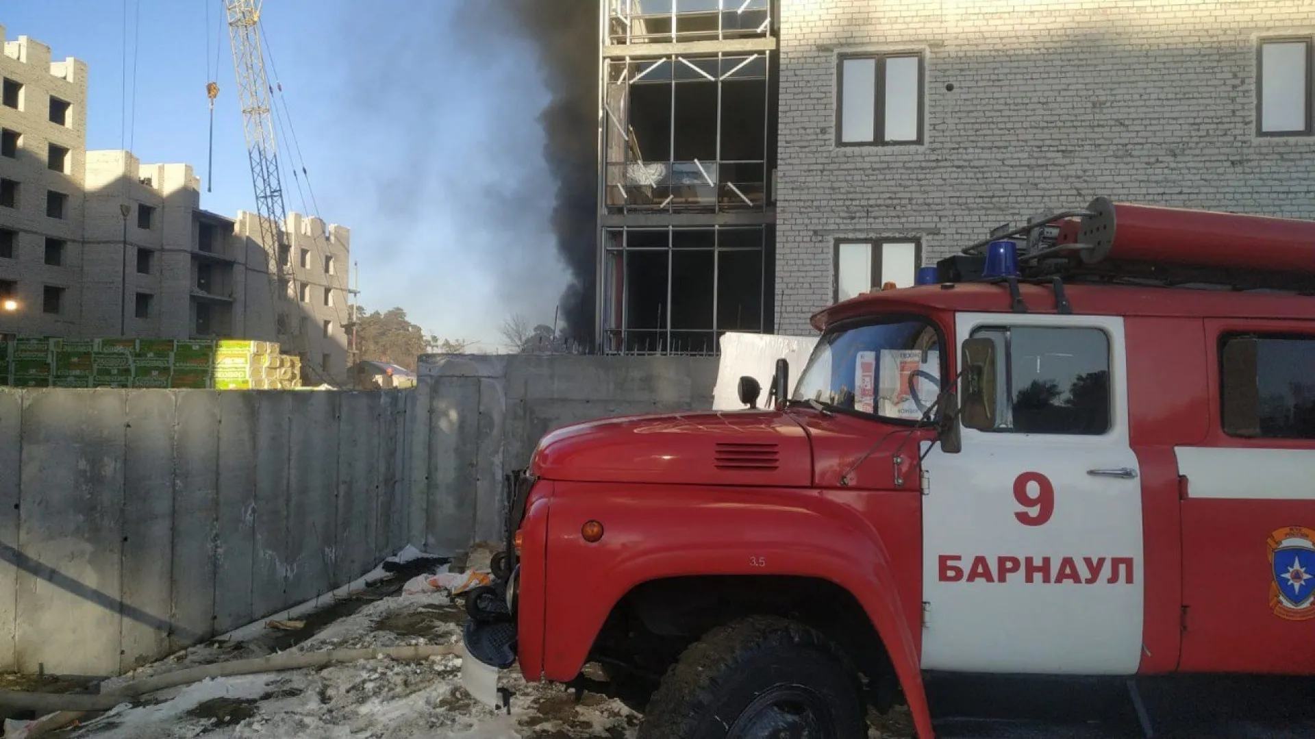 Пожарные ликвидировали возгорание в строящемся доме в Барнауле Пожарные ликвидировали возгорание в строящемся доме в Барнауле