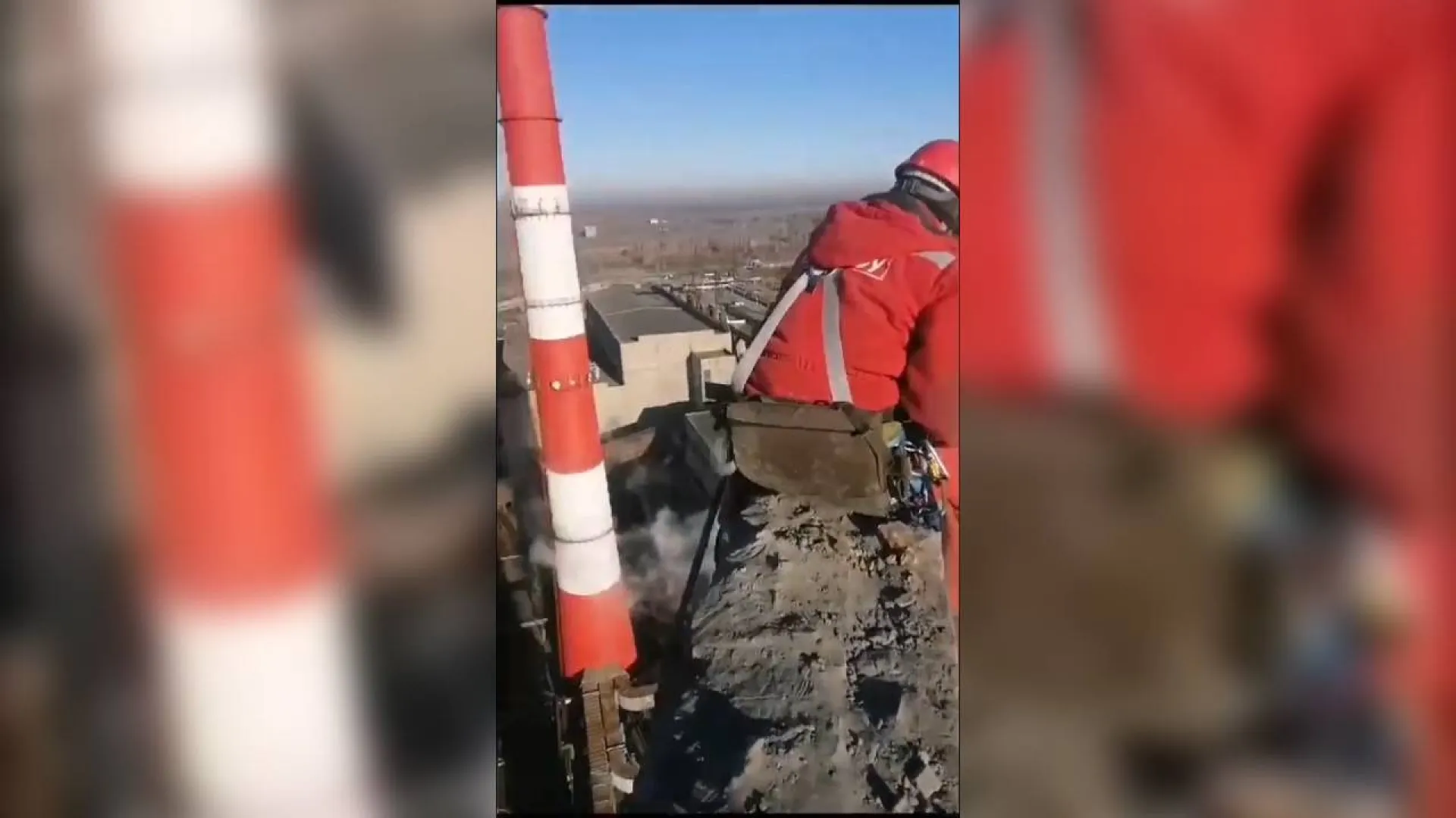 Демонтаж дымовой трубы № 2 начали на Бийской ТЭЦ Демонтаж дымовой трубы № 2 начали на Бийской ТЭЦ