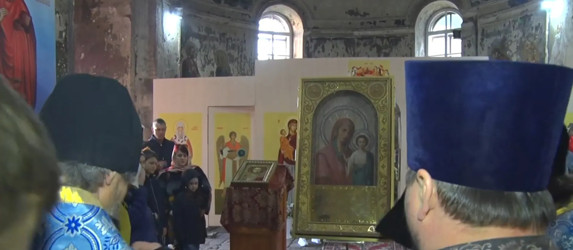 Молебен о защитниках Отечества прошёл в бийском соборе Александра Невского Молебен о защитниках Отечества прошёл в бийском соборе Александра Невского