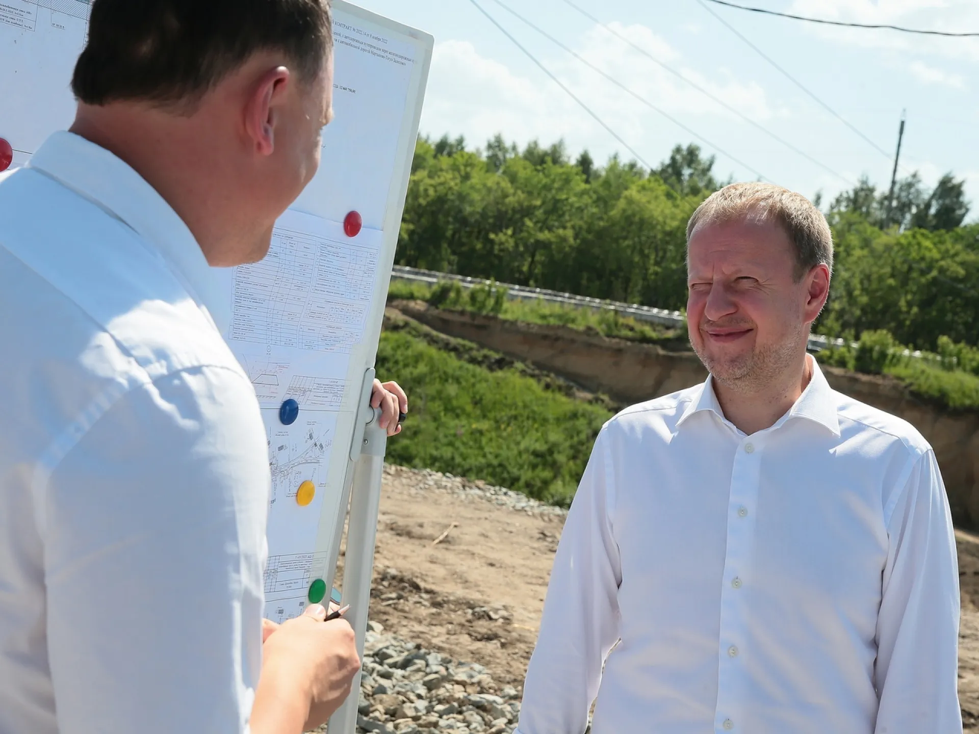 Губернатор Томенко проверил, как в Заринске ремонтируют дороги и парк Губернатор Томенко проверил, как в Заринске ремонтируют дороги и парк