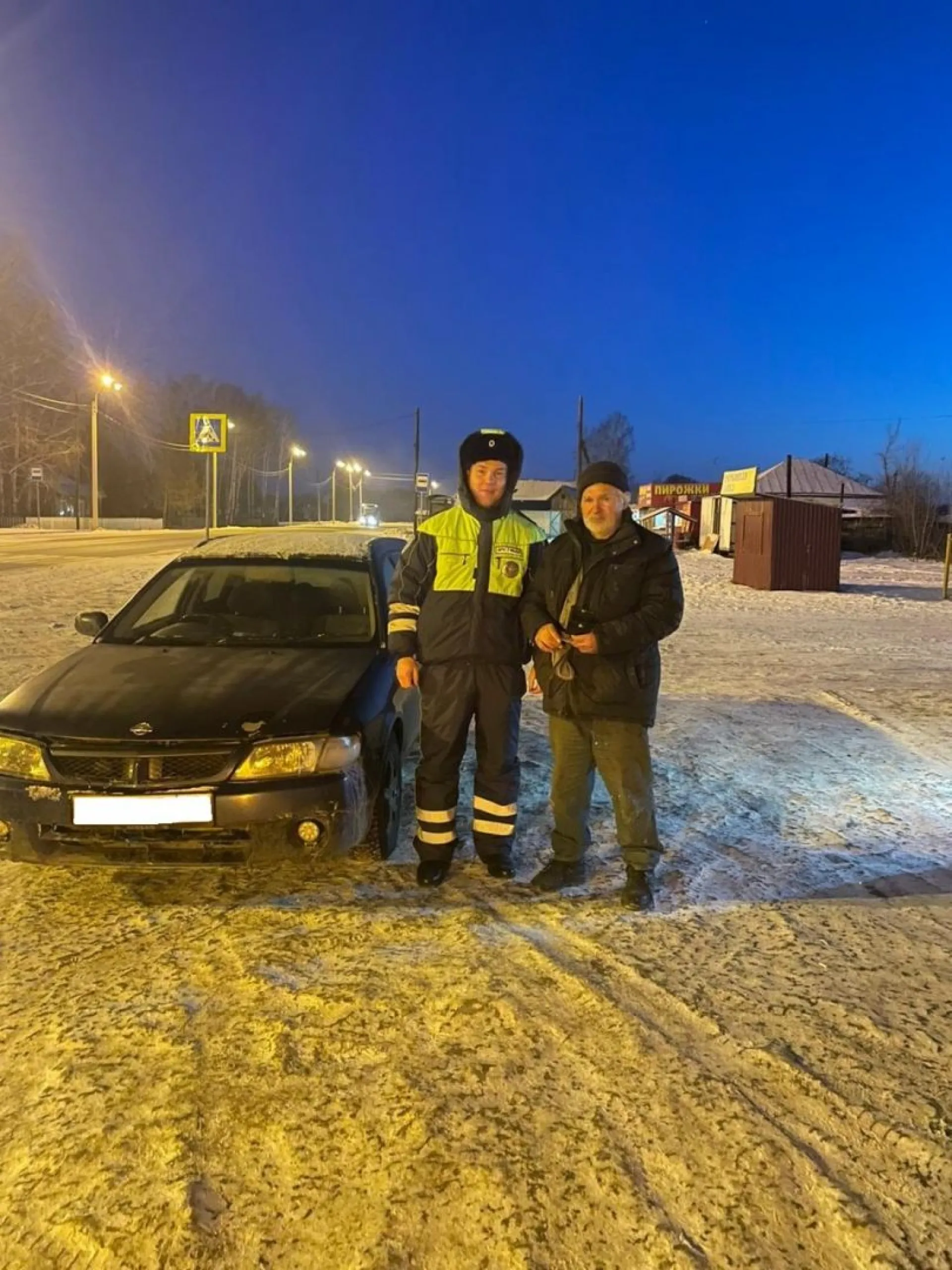 Экипаж ДПС вызволил из морозного плена вахтовиков в Красногорском районе Экипаж ДПС вызволил из морозного плена вахтовиков в Красногорском районе